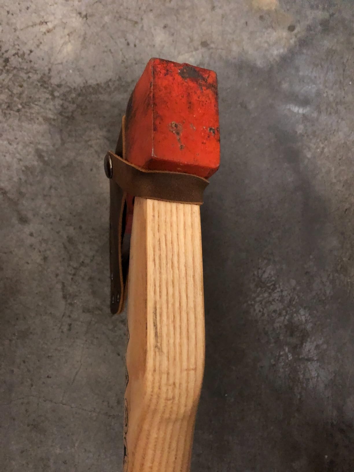 Ringsun Genuine Leather Hatchet Sheath, Handmade Durable Axe Sheath with Belt Loop, Portable Hatchet Cover for Protection Customer Review Ringsun Genuine Leather Hatchet Sheath, Handmade Durable Axe Sheath with Belt Loop, Portable Hatchet Cover for Protection - Customer Photo 2