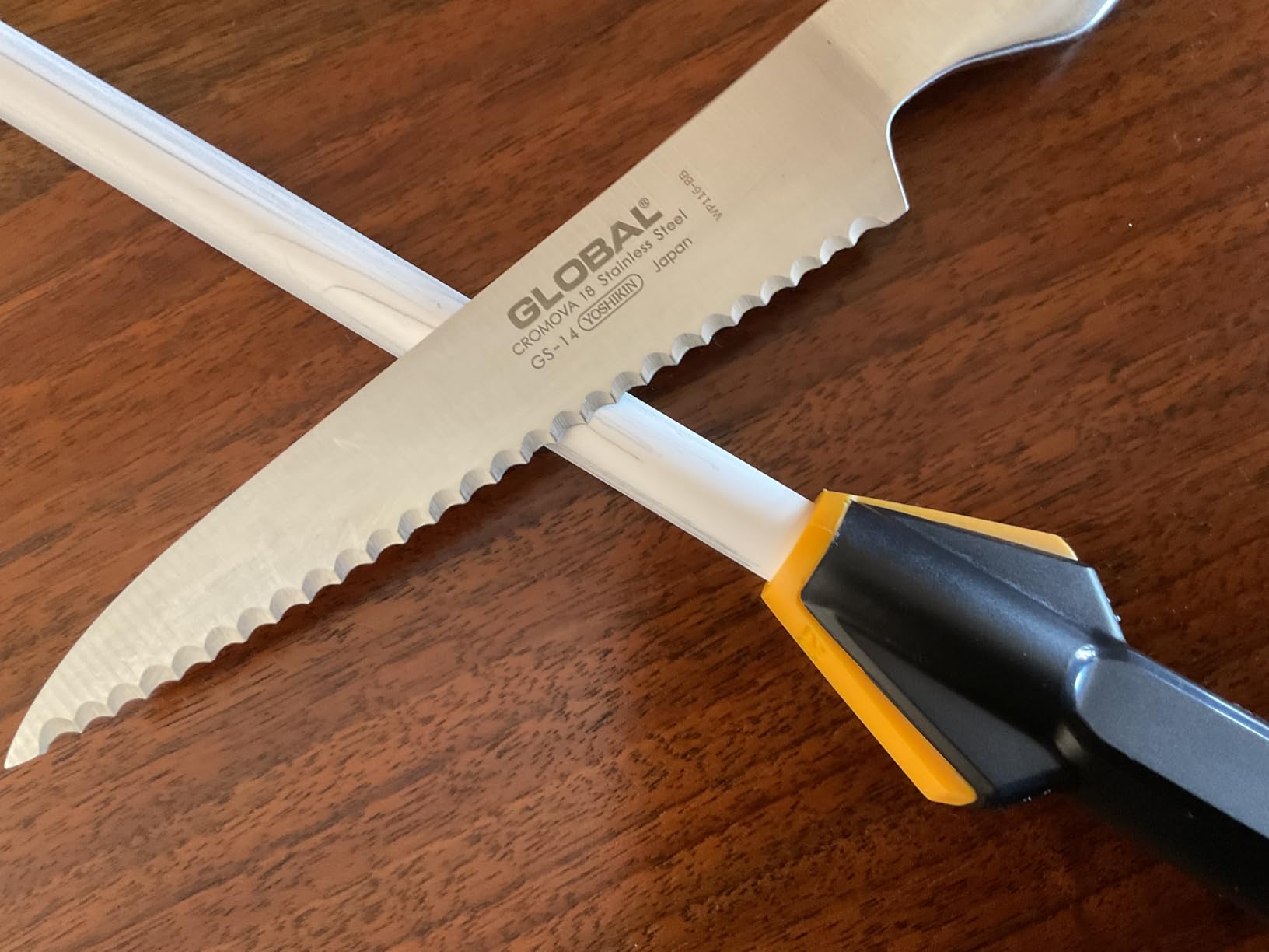Work Sharp Kitchen Ceramic Honing Rod - Angle Guided - For Chef, Santoku, Paring, & Serrated Knives Black - Customer Photo 1