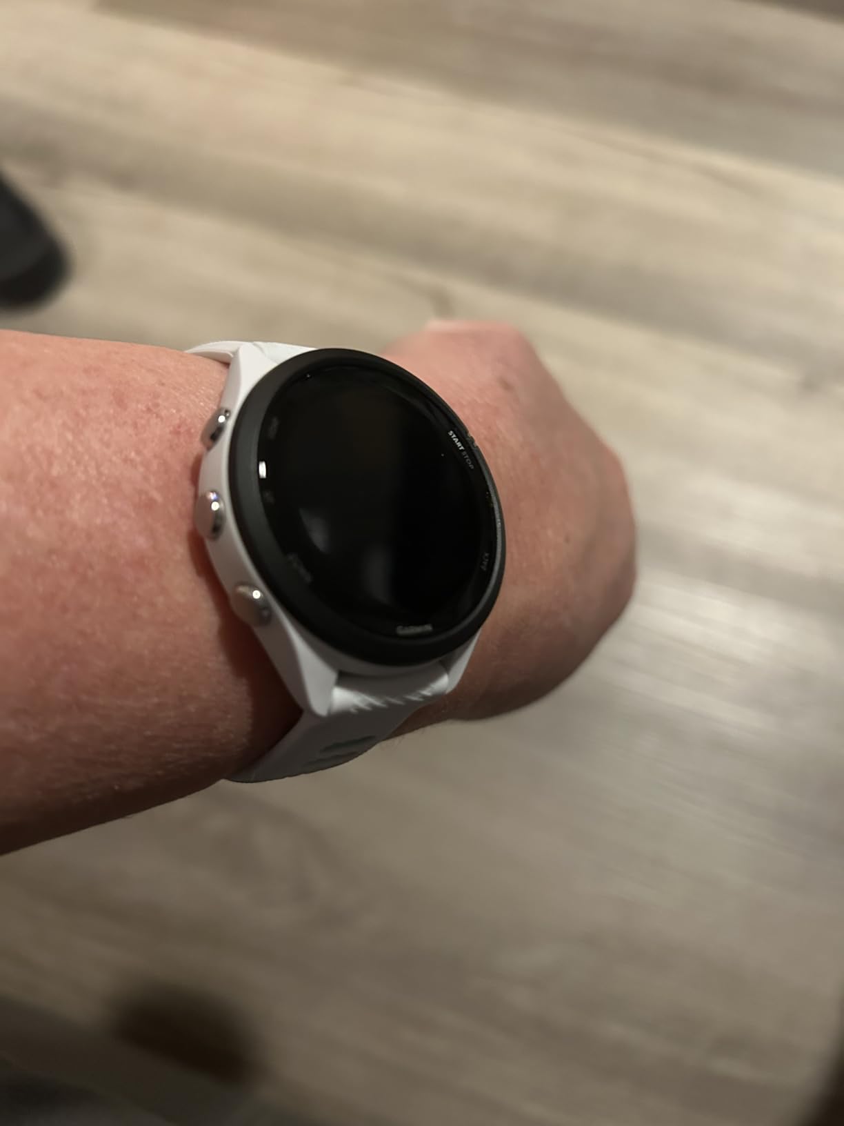 Garmin Forerunner 265 Running Smartwatch, Colorful AMOLED Display, Training Metrics and Recovery Insights, Black and Powder Gray customer photo 1