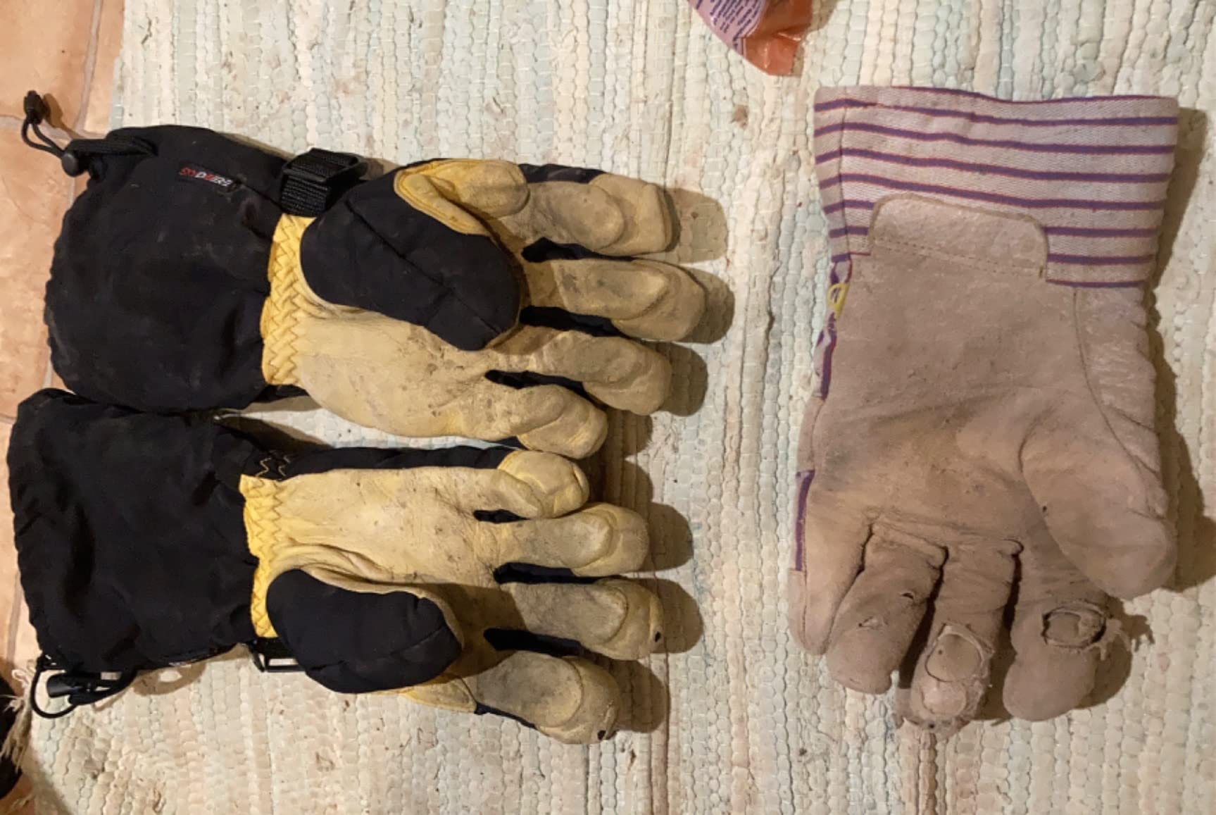 SKYDEER Waterproof and Windproof Genuine Deerskin Leather Ski Gloves with 150G 3M Thinsulate Insulation - Best Leather Customer Review SKYDEER Waterproof and Windproof Genuine Deerskin Leather Ski Gloves with 150G 3M Thinsulate Insulation - Best Leather - Customer Photo 1