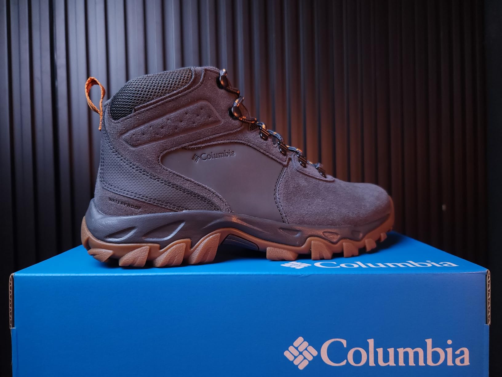 Columbia Men's Newton Ridge Plus II Suede Waterproof Hiking Boot - Customer Photo 1