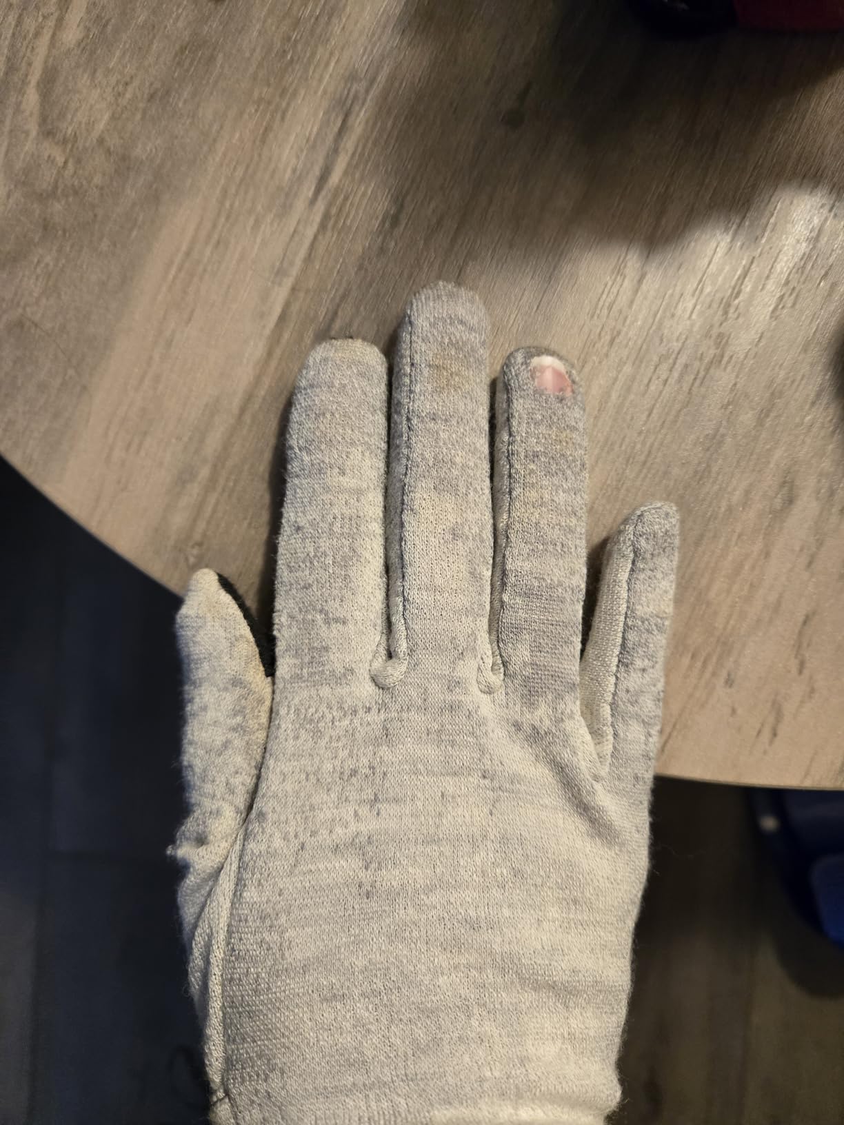 Smartwool Thermal Merino Gloves, Breathable Merino Wool Touchscreen Compatible Gloves For Men and Women Customer Review Smartwool Thermal Merino Gloves, Breathable Merino Wool Touchscreen Compatible Gloves For Men and Women - Customer Photo 2