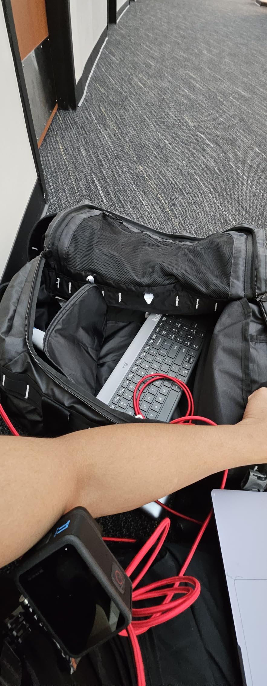 THE NORTH FACE Base Camp Voyager Duffel—42L - PFAS Free Customer Review THE NORTH FACE Base Camp Voyager Duffel—42L - PFAS Free - Customer Photo 2