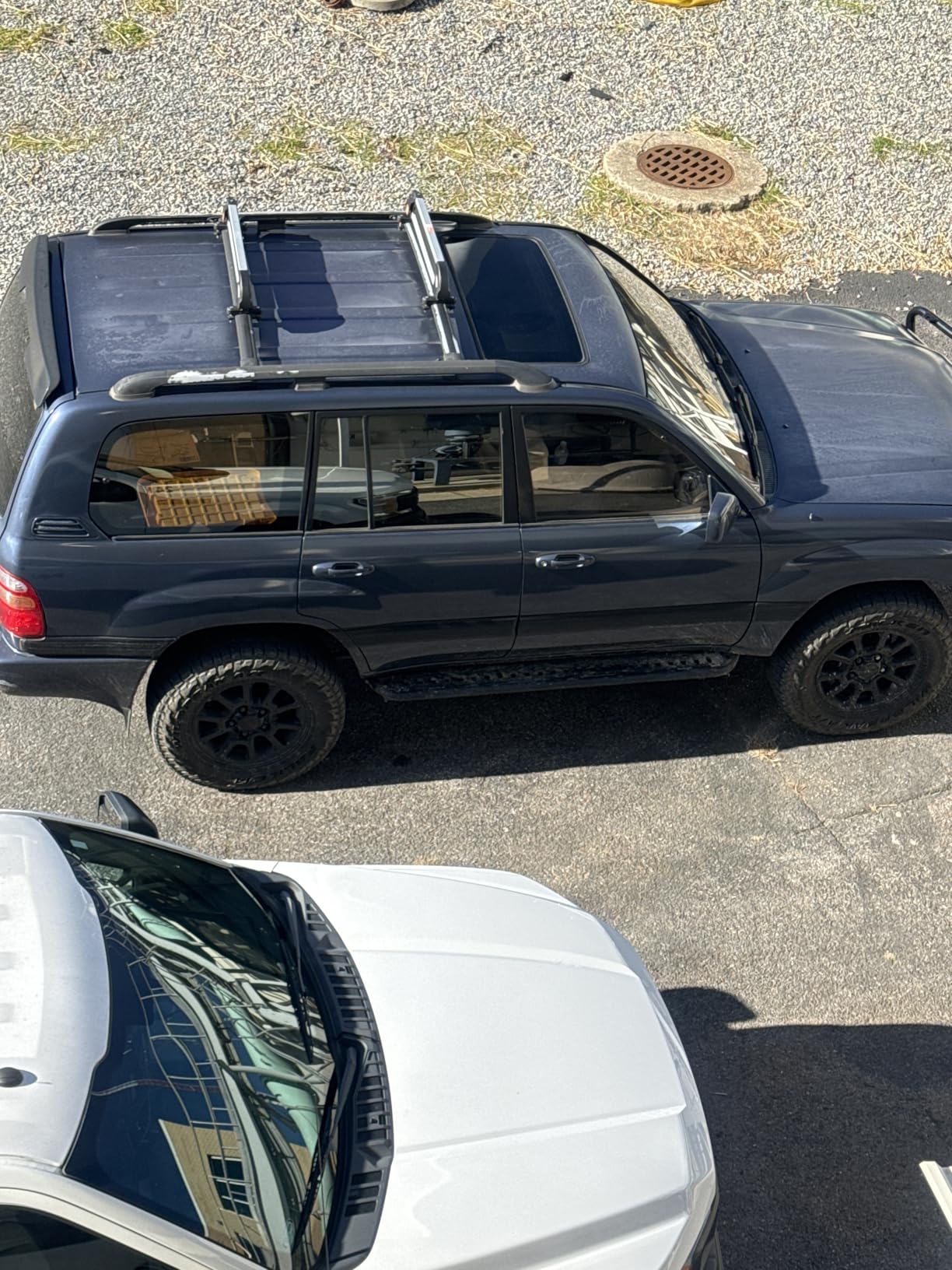VEVOR Universal Car Roof Rack - Fit Most Crossbars, Carry up to 6 Pairs of Skis or 4 Snowboards, Aluminum Snowboard Ski Rack with Lock & Rubber Padding Customer Review VEVOR Universal Car Roof Rack - Fit Most Crossbars, Carry up to 6 Pairs of Skis or 4 Snowboards, Aluminum Snowboard Ski Rack with Lock & Rubber Padding - Customer Photo 1