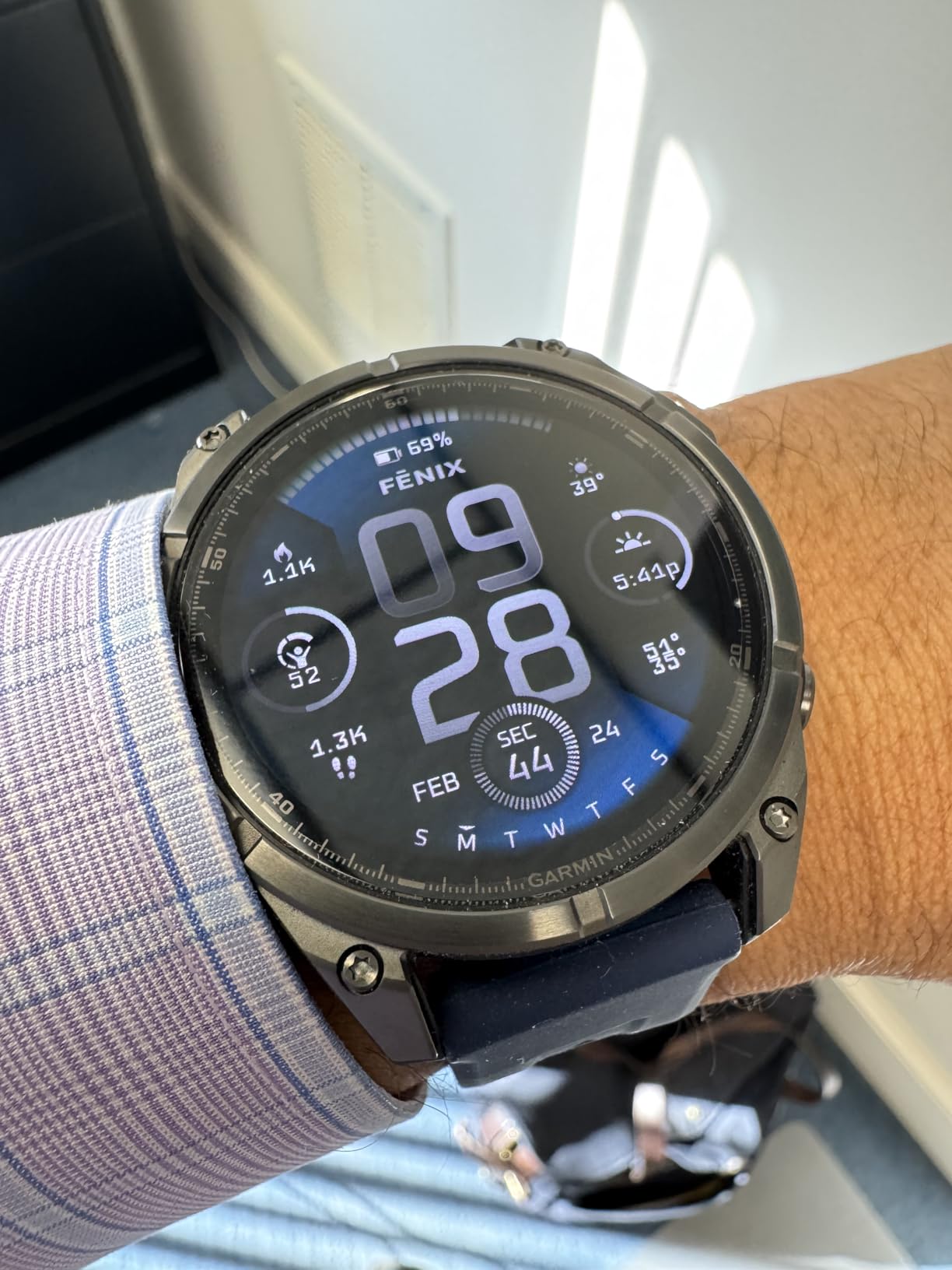 Garmin fēnix 8 – 47 mm, AMOLED, Sapphire, Premium Multisport GPS Smartwatch, Long-Lasting Battery Life, Dive-Rated, Built-in LED Flashlight, Carbon Gray DLC Titanium with Pebble Gray Band - Customer Photo 2