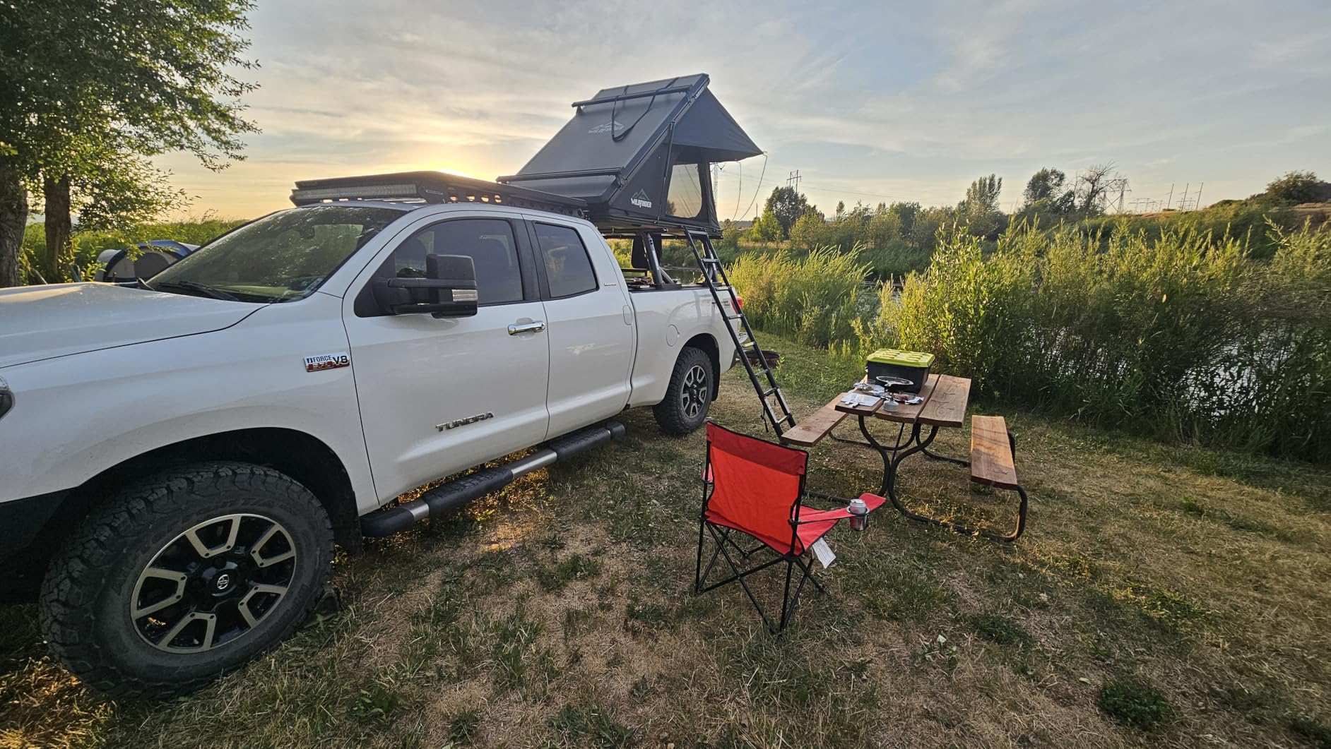 WildFinder Rooftop Tent Hard Shell Roof Top Tent Hardshell Suitable for Jeep SUV Truck Van, Camping Car Roof for 2-3 Person - Customer Photo 1