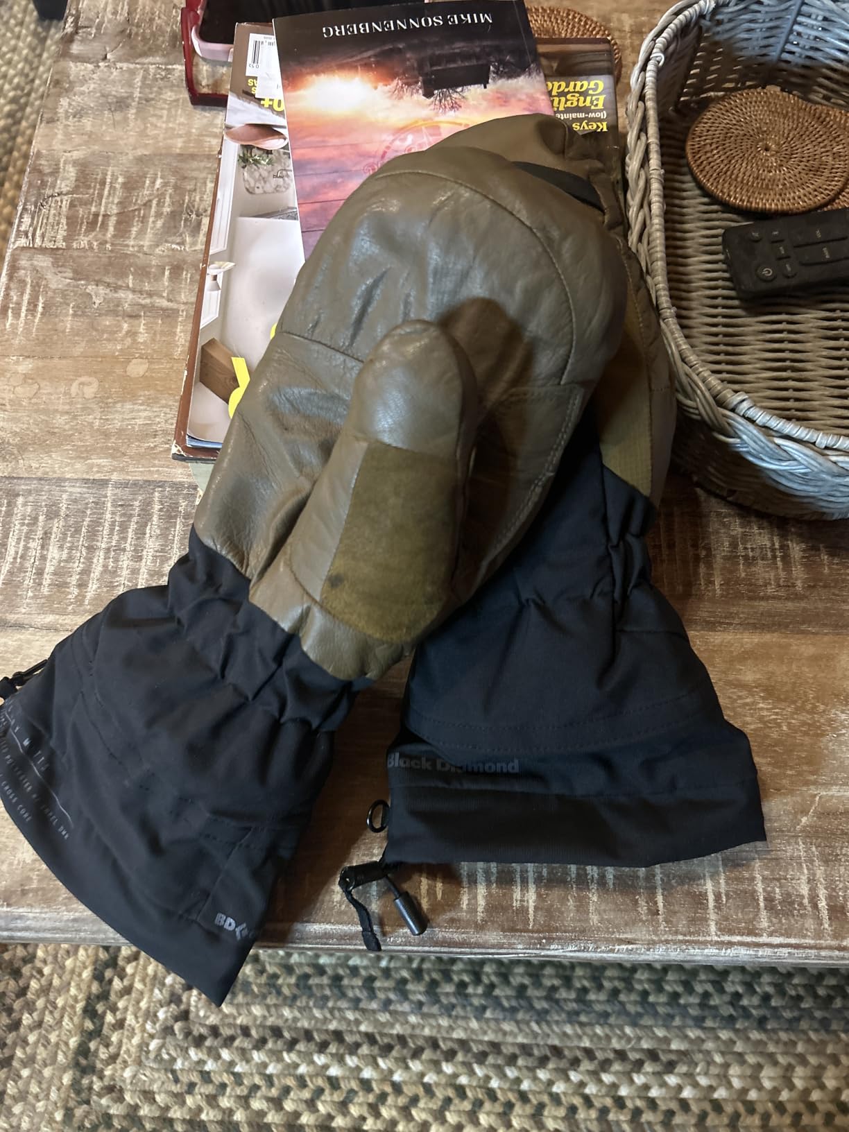 BLACK DIAMOND Men's Mercury Ski/Snow Mitts | Contains Gore-TEX Waterproof Insert | Includes Primaloft Gold Fleece Lining | Removable Liner Mittens Customer Review BLACK DIAMOND Men's Mercury Ski/Snow Mitts | Contains Gore-TEX Waterproof Insert | Includes Primaloft Gold Fleece Lining | Removable Liner Mittens - Customer Photo 1