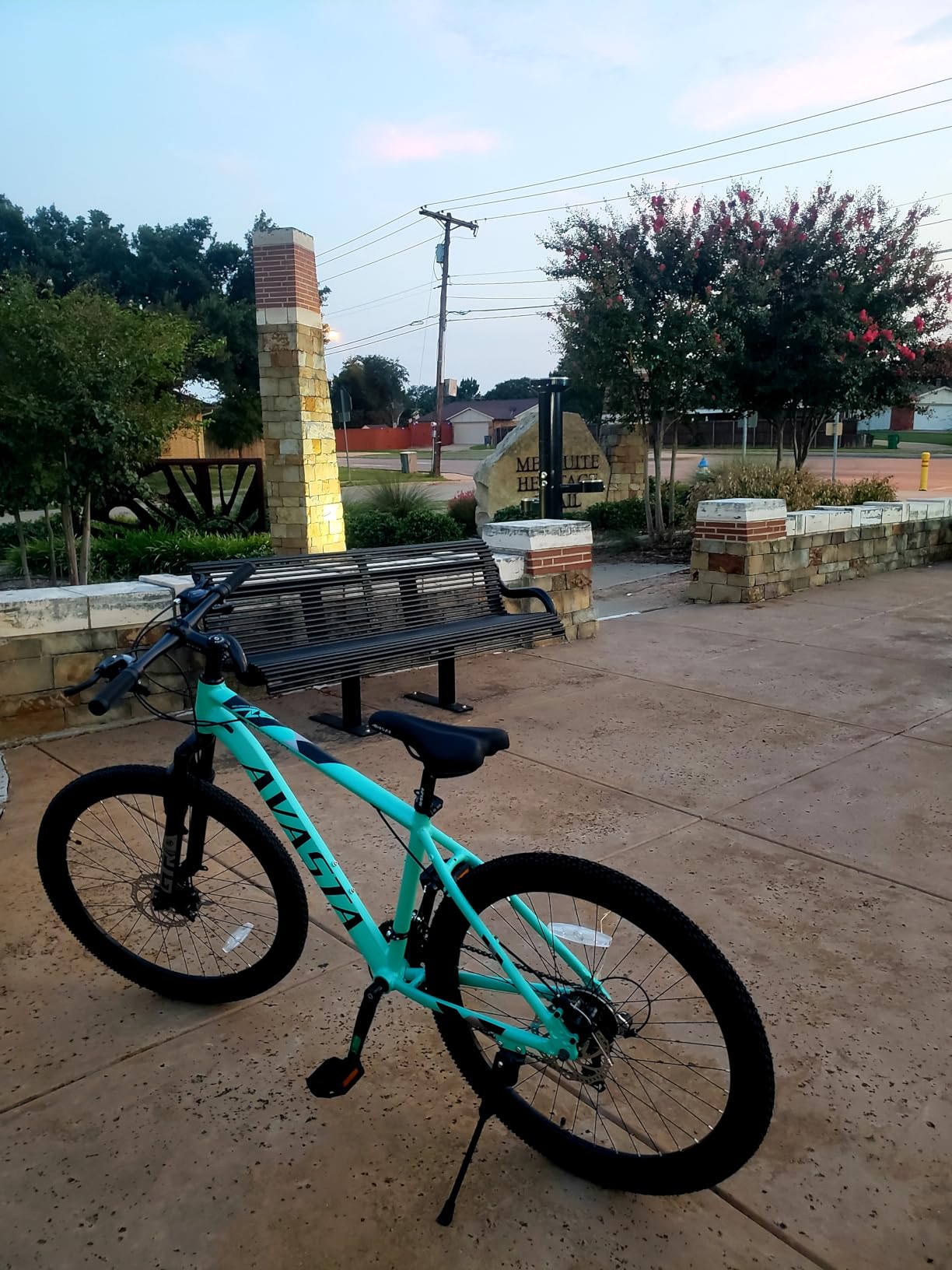 AVASTA AV300 26 27.5 inch Mountain Bike with 21-Speed, Aluminum Frame, Dual Disc Brake, Comfortable Saddle, Multiple Colors - Customer Photo 2