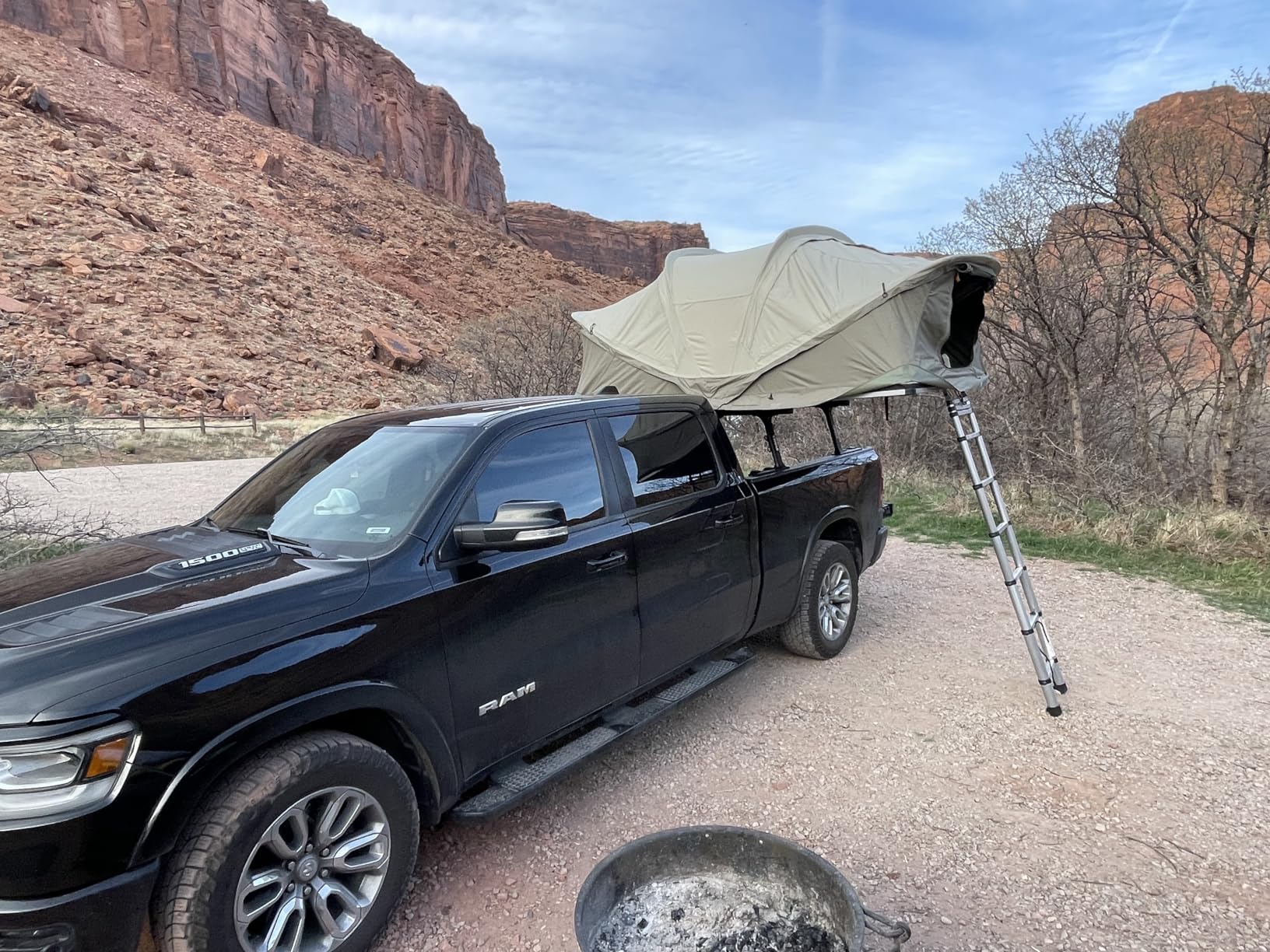 Thule Approach Rooftop Tent - Medium, Premium Hard Shell Rooftop Tent for Overlanding and Camping Adventures - Customer Photo 1