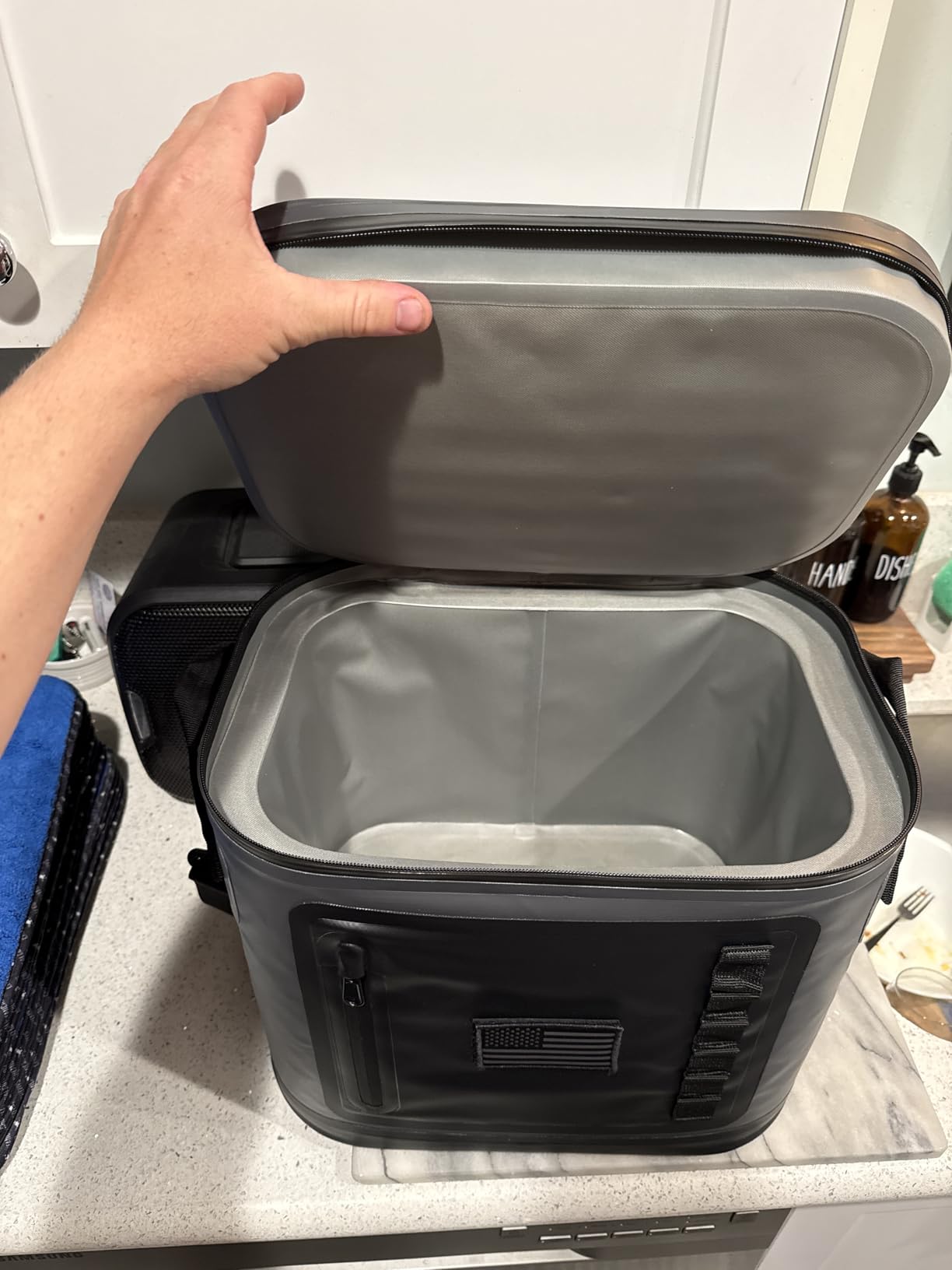 Vogano 40 Can Soft Cooler Bag - Insulated Leak-Proof Large Cooler Bag with Roll-Top Waterproof Seal | Portable Ice Chest for Camping, Beach, Travel, Picnics | 24HR Cold Retention Customer Review Vogano 40 Can Soft Cooler Bag - Insulated Leak-Proof Large Cooler Bag with Roll-Top Waterproof Seal | Portable Ice Chest for Camping, Beach, Travel, Picnics | 24HR Cold Retention - Customer Photo 2