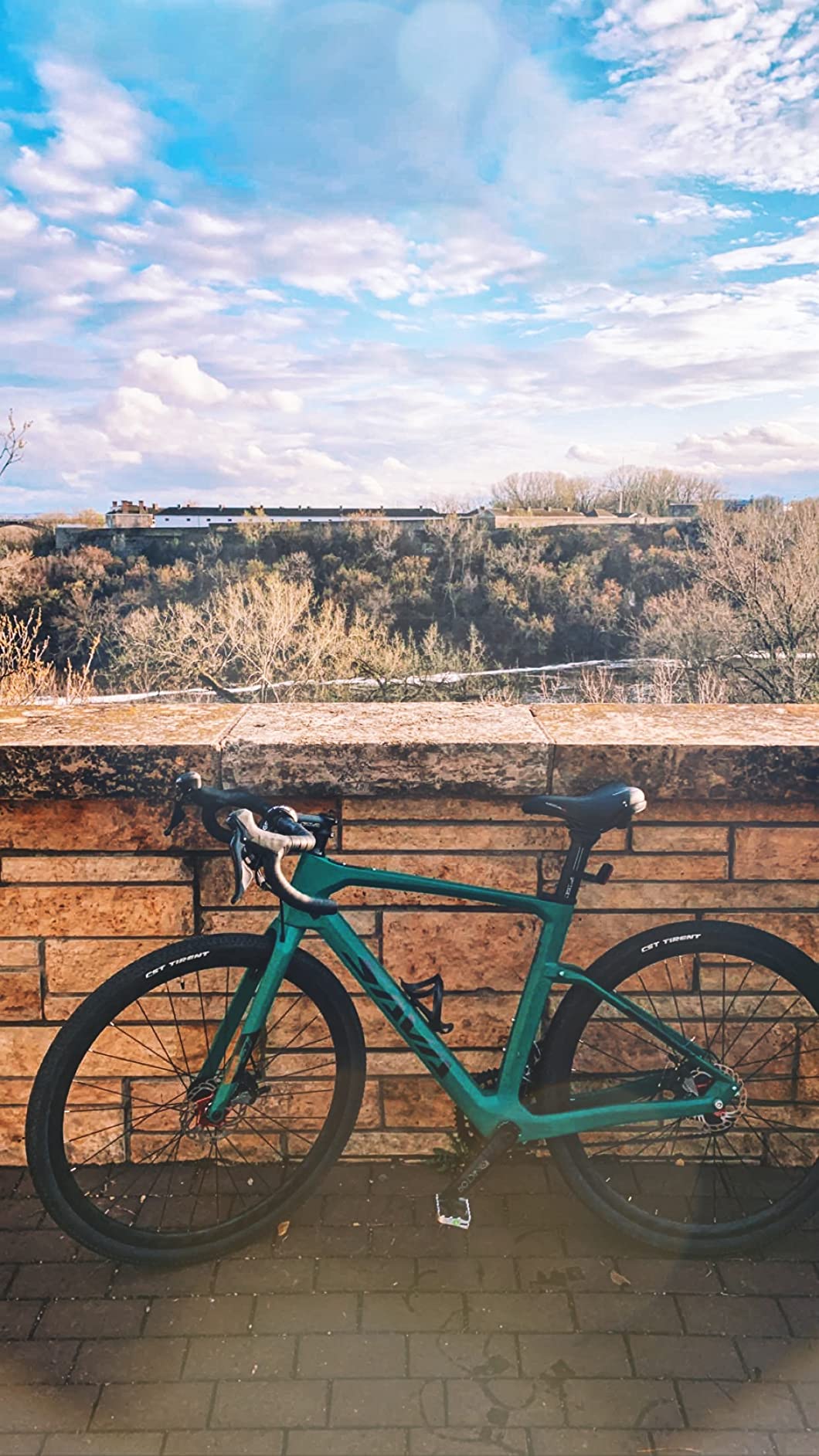 SAVADECK Carbon Gravel Bike - T800 Carbon Frame & Fork | Shimano U6000 11-Speed Groupset | Hydraulic Disc Brakes | 700CX40mm All-Terrain Tires | Men & Women Road/Off-Road Bicycle Customer Review SAVADECK Carbon Gravel Bike - T800 Carbon Frame & Fork | Shimano U6000 11-Speed Groupset | Hydraulic Disc Brakes | 700CX40mm All-Terrain Tires | Men & Women Road/Off-Road Bicycle - Customer Photo 2