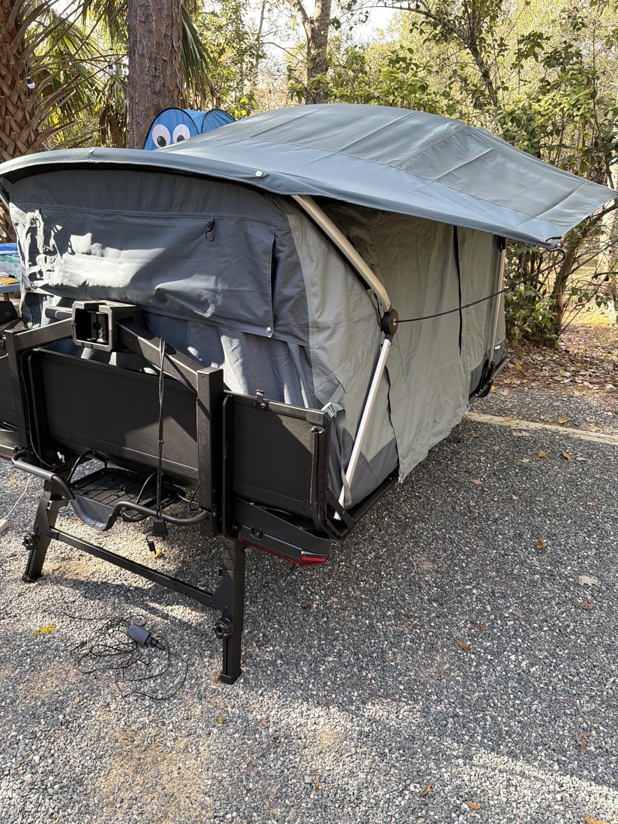 Thule Outset Hitch-Mounted Tent, Sleeps 3 People, Easy Setup, Detaches from Vehicle, Car Camping for Jeep, Truck, SUV, Van - Customer Photo 1