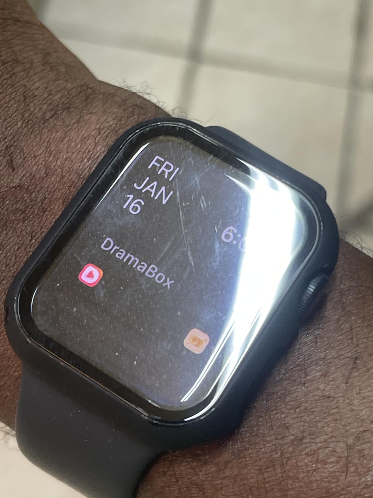 Apple Watch SE 3 [GPS 40mm] Smartwatch with Starlight Aluminum Case with Starlight Sport Band - S/M. Fitness and Sleep Trackers, Heart Rate Monitor, Always-On Display, Water Resistant customer photo 1