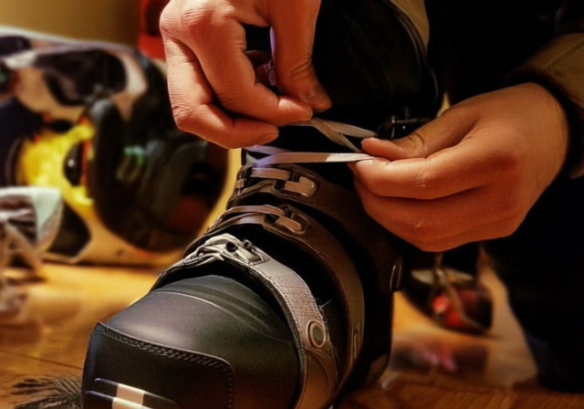 How Tight Should Snowboard Boots Be: Complete Fit Guide - sixstoreys