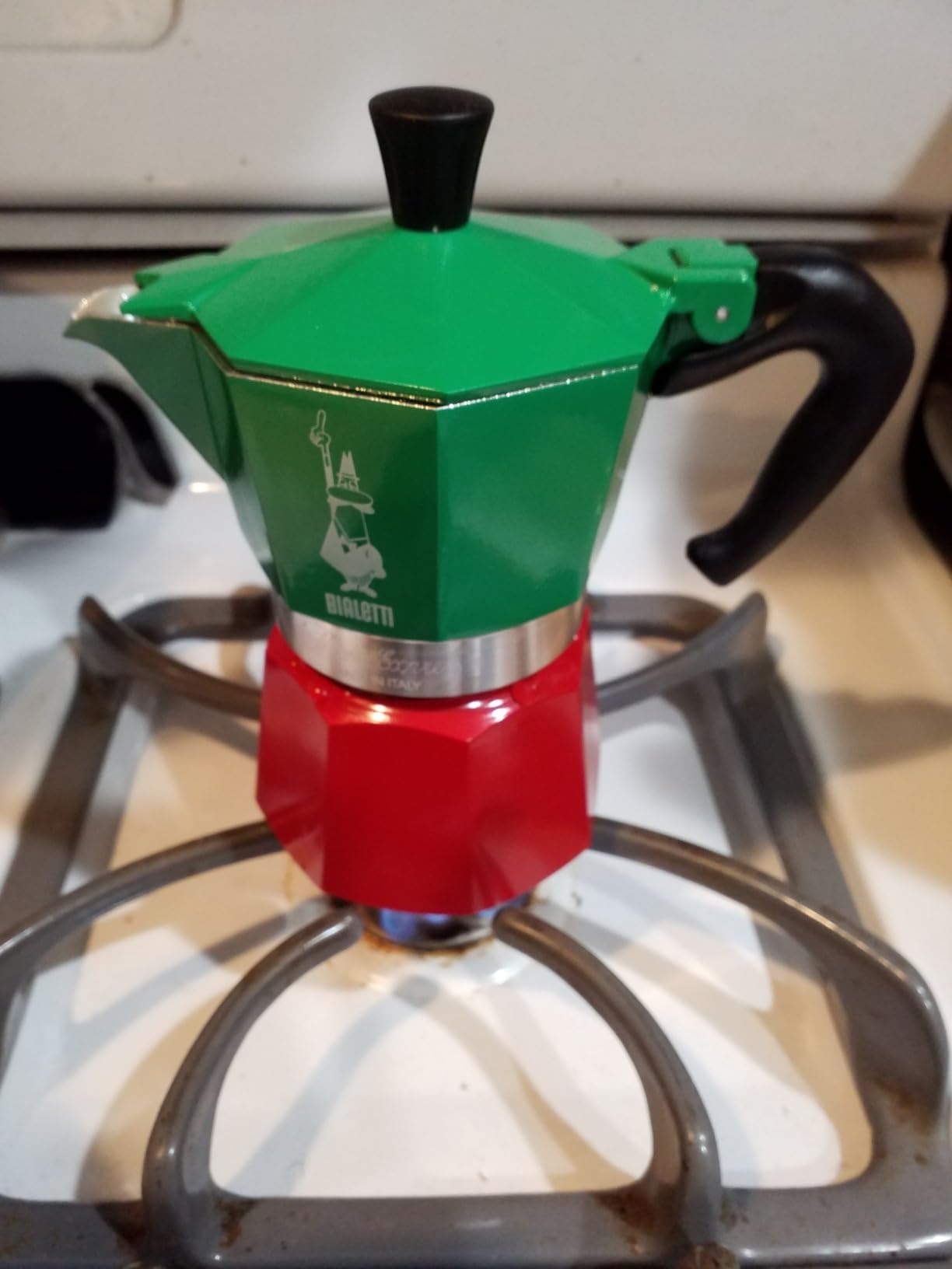 Bialetti Moka Express Iconic Italian Stovetop Espresso Maker (Natural Silver, 6 Cups) - Customer Photo 2