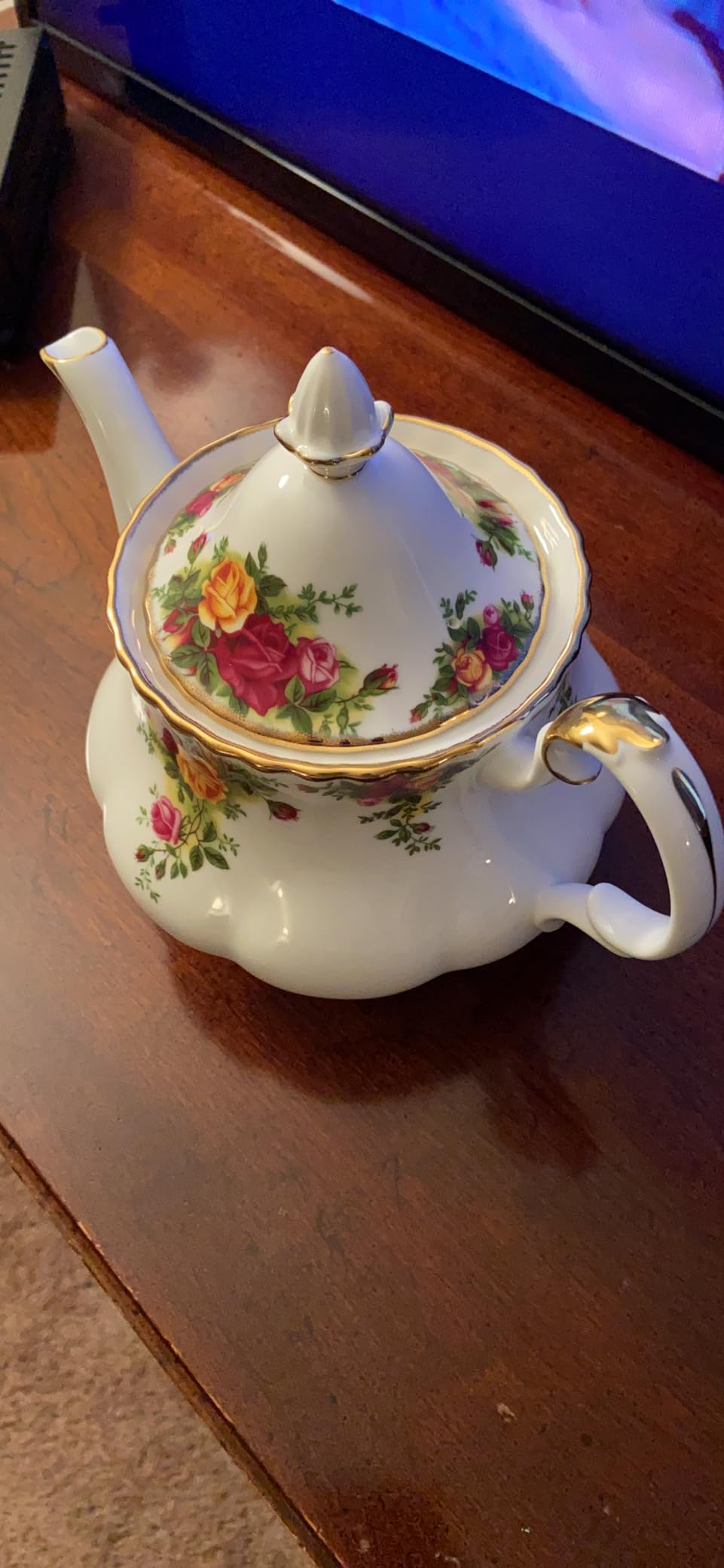 Royal Albert Old Country Roses Teacup & Saucer Set Customer Review Royal Albert Old Country Roses Teacup & Saucer Set - Customer Photo 3