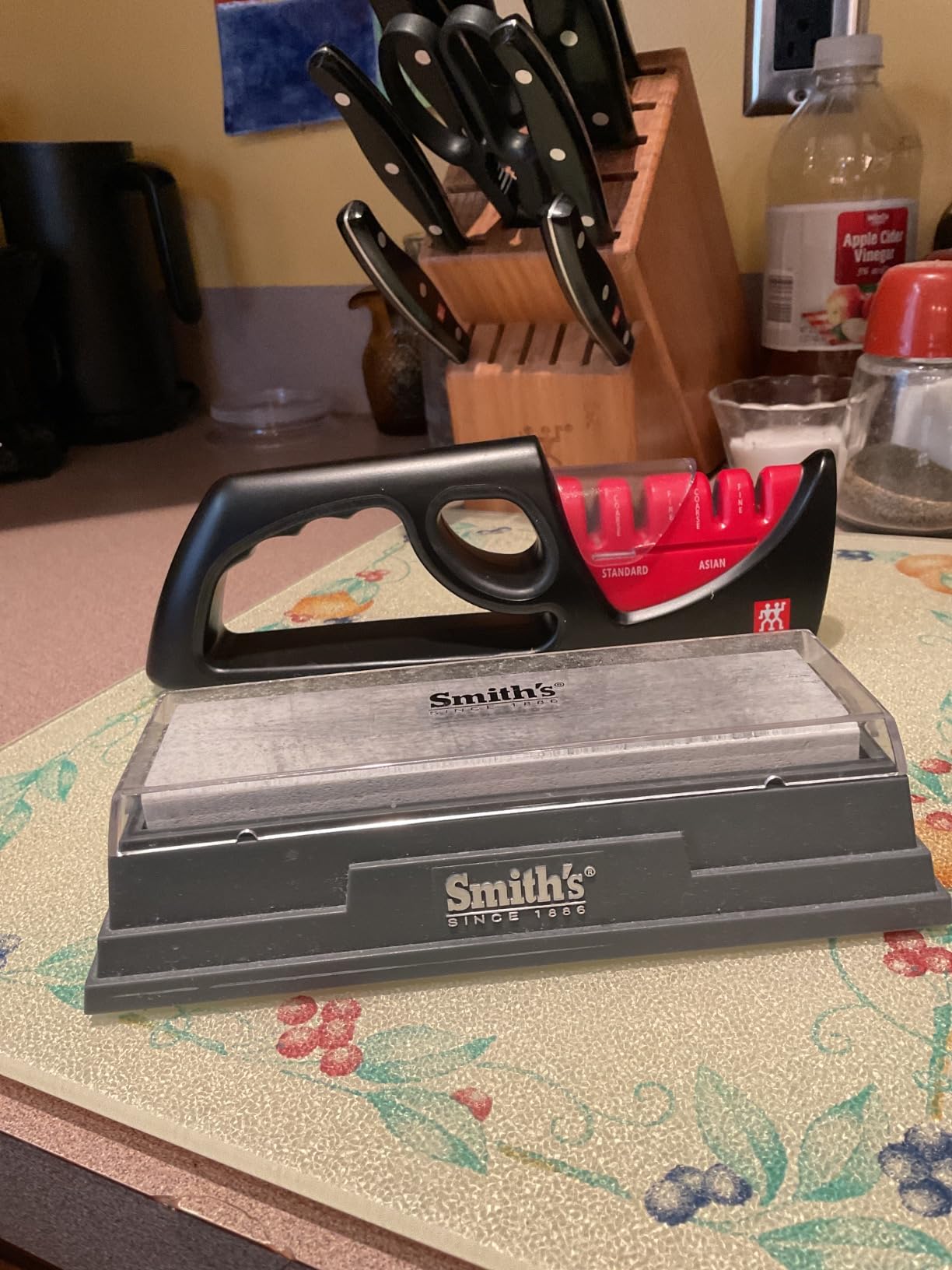 ZWILLING Twin Signature 11-Piece German Knife Set with Block, Razor-Sharp, Made in Company-Owned German Factory with Special Formula Steel perfected for almost 300 Years, Dishwasher Safe - Customer Photo 1