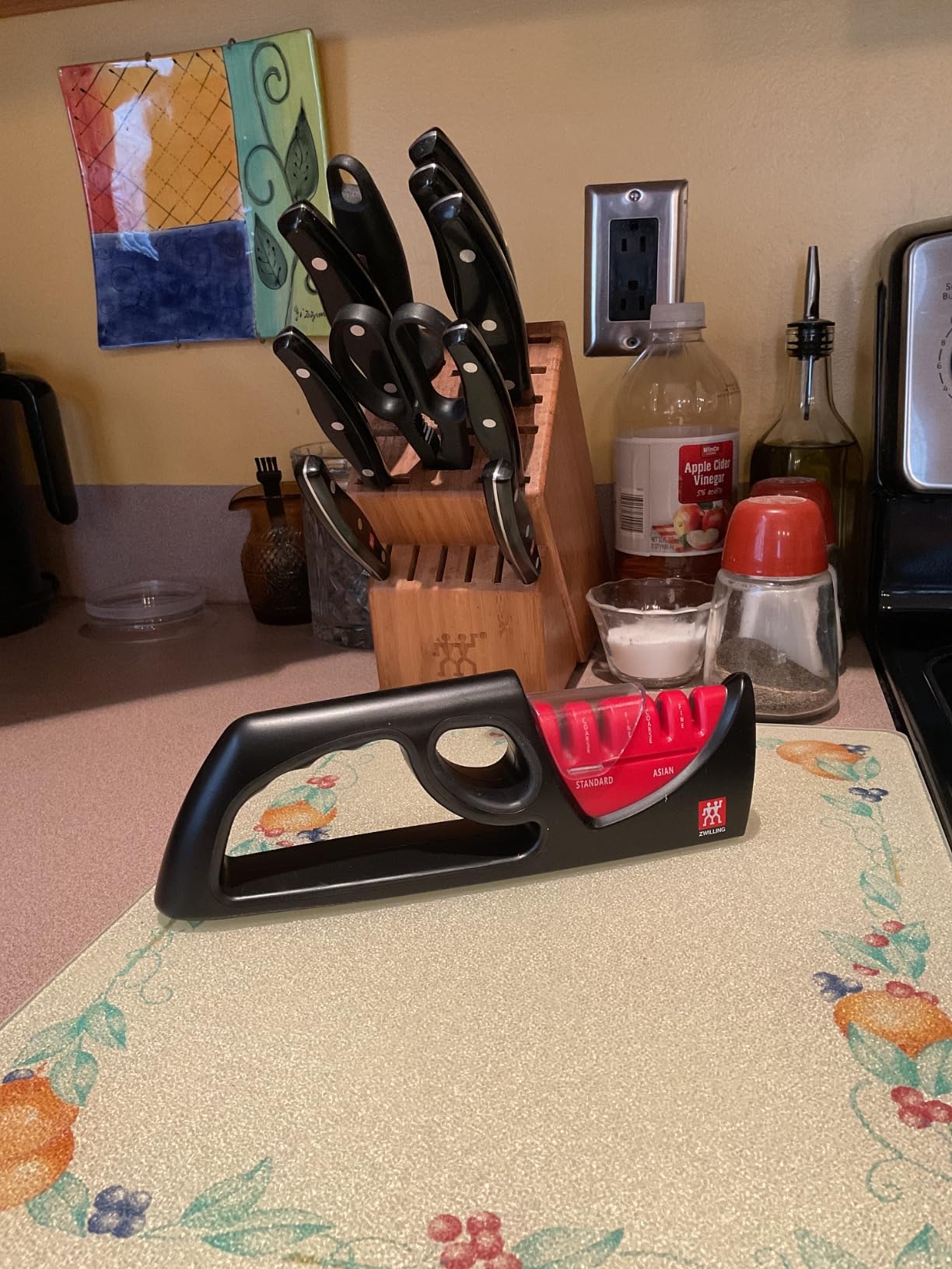 ZWILLING Twin Signature 11-Piece German Knife Set with Block, Razor-Sharp, Made in Company-Owned German Factory with Special Formula Steel perfected for almost 300 Years, Dishwasher Safe - Customer Photo 2