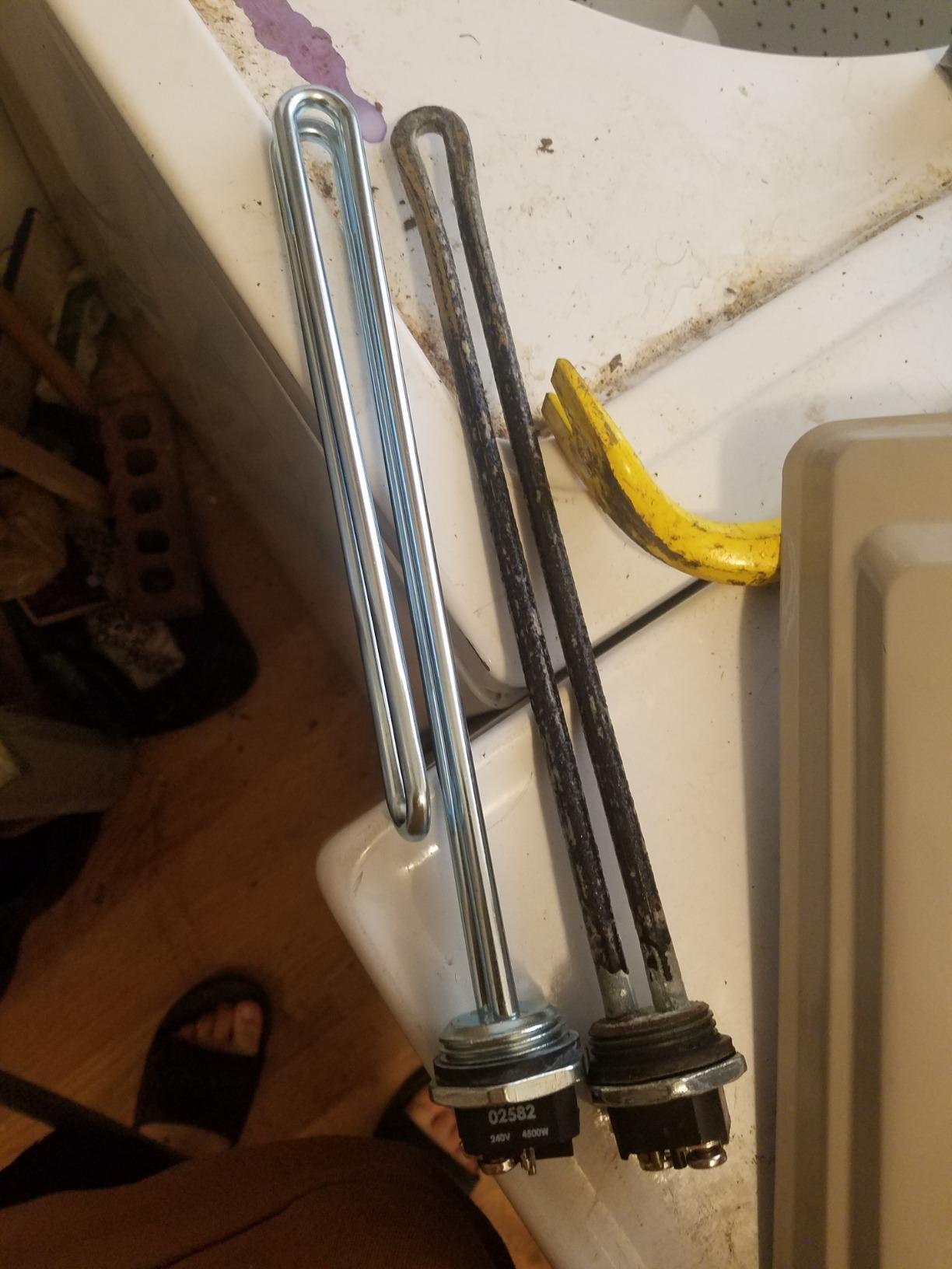 Camco 4500W 240V Screw-in Foldback Water Heater Element | Low Watt Density (02583) Customer Review Camco 4500W 240V Screw-in Foldback Water Heater Element | Low Watt Density (02583) - Customer Photo 1
