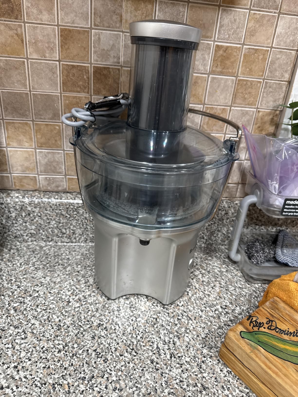 Breville BJE200XL Juice Fountain Compact Centrifugal Machine, 25 fl oz, Silver customer photo 2