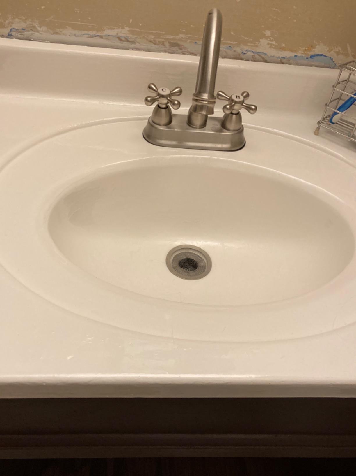 Rust-Oleum 7860519 Tub and Tile Refinishing 2-Part Kit, White Customer Review Rust-Oleum 7860519 Tub and Tile Refinishing 2-Part Kit, White - Customer Photo 1