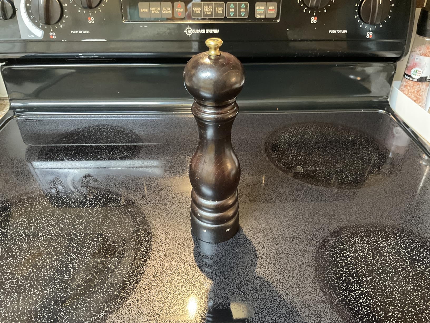 Peugeot Made in France- Paris u'Select Manual Pepper Mill - Adjustable Grinder - PEFC Certified Beechwood, 22 cm - 9 in. Chocolate - Customer Photo 2