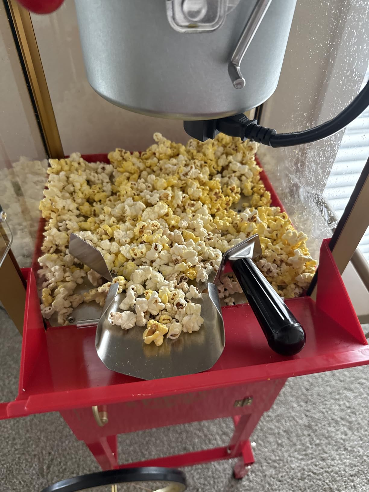 Nostalgia Popcorn Maker Machine - Professional Cart With 8 Oz Kettle Makes Up to 32 Cups - Vintage Popcorn Machine Movie Theater Style - Red customer photo 2