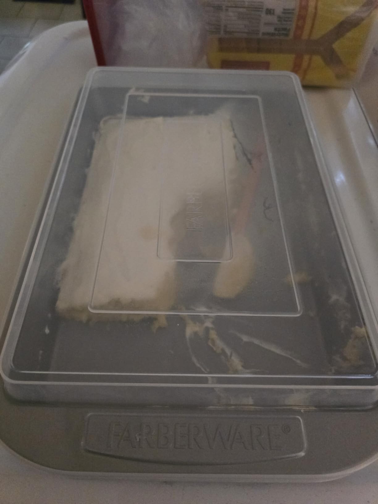 Farberware Nonstick Bakeware Baking Pan With Lid / Nonstick Cake Pan With Lid, Rectangle - 9 Inch x 13 Inch, Gray Customer Review Farberware Nonstick Bakeware Baking Pan With Lid / Nonstick Cake Pan With Lid, Rectangle - 9 Inch x 13 Inch, Gray - Customer Photo 2