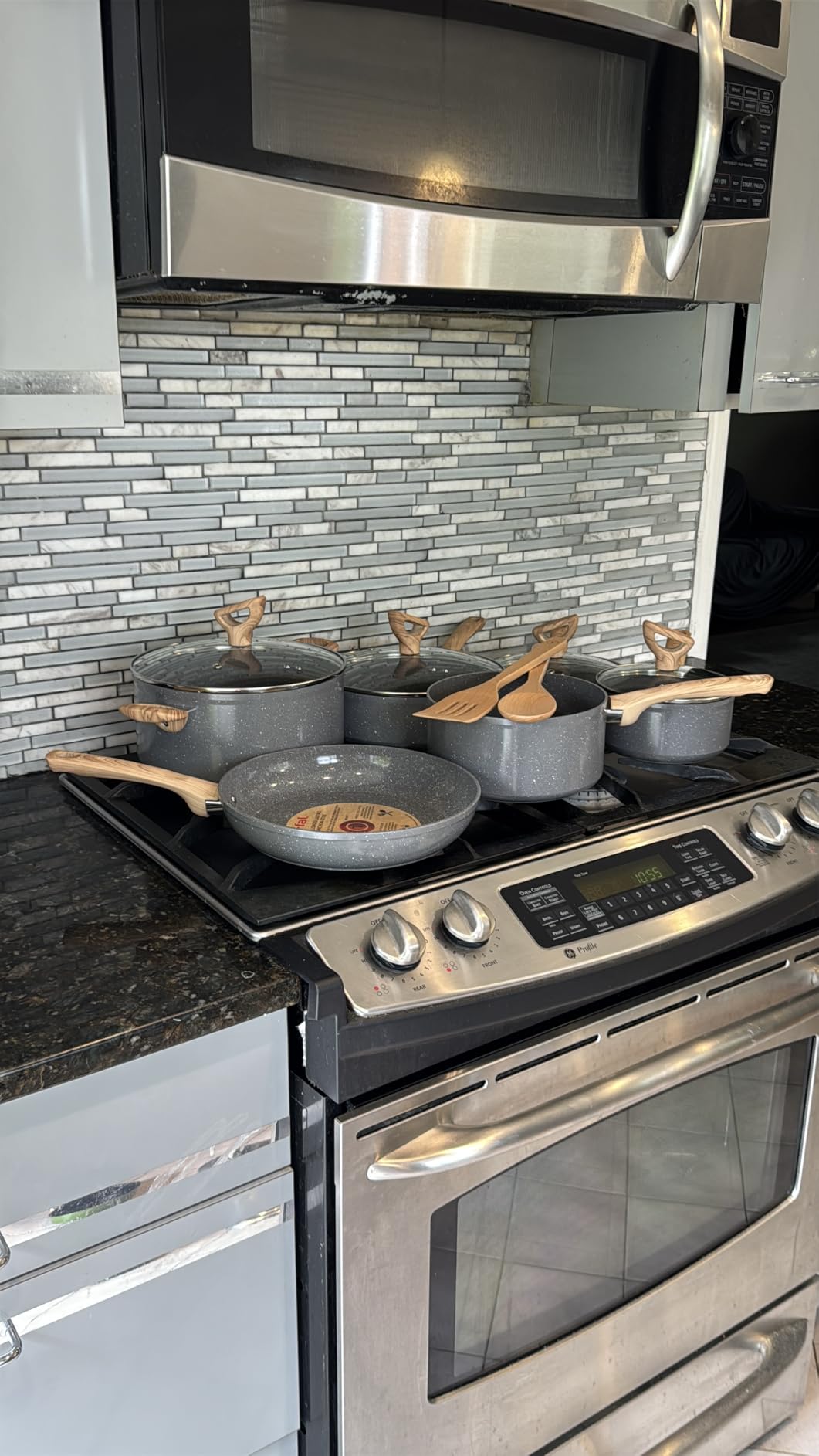 T-fal Signature Nonstick Cookware Set 12 Piece, Oven Broiler Safe 350F, Pots and Pans, Kitchen Cooking Set w/Fry Pans, Saucepans, Saute Pan, Dutch Oven, Griddle, Kitchen, Home, Dishwasher Safe, Black Customer Review T-fal Signature Nonstick Cookware Set 12 Piece, Oven Broiler Safe 350F, Pots and Pans, Kitchen Cooking Set w/Fry Pans, Saucepans, Saute Pan, Dutch Oven, Griddle, Kitchen, Home, Dishwasher Safe, Black - Customer Photo 3
