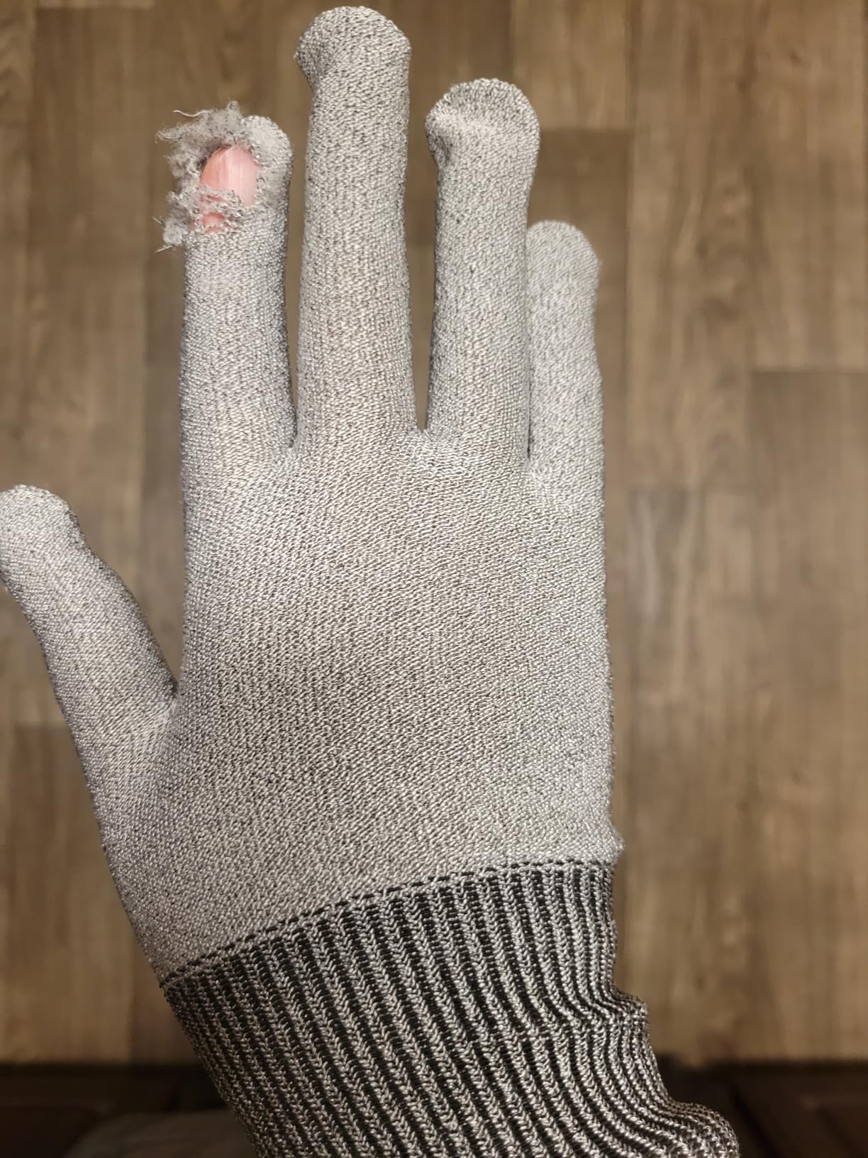 Microplane Cut Resistant Glove Keep Hands Safe in The Kitchen, One Size (Pack of 1) - Customer Photo 2