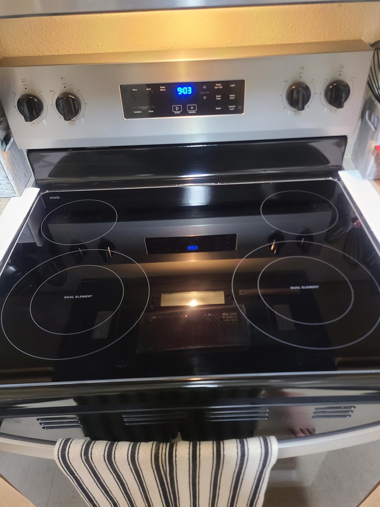 HOPE'S Perfect Cooktop Glass and Ceramic Cooktop and Stove Top Cleaner, Fast Acting and Removes Burnt on Stains from Glass Ceramic Smooth Top Ranges with its No Rinse Formula, 10.6 Oz, Pack of 1 Customer Review HOPE'S Perfect Cooktop Glass and Ceramic Cooktop and Stove Top Cleaner, Fast Acting and Removes Burnt on Stains from Glass Ceramic Smooth Top Ranges with its No Rinse Formula, 10.6 Oz, Pack of 1 - Customer Photo 2
