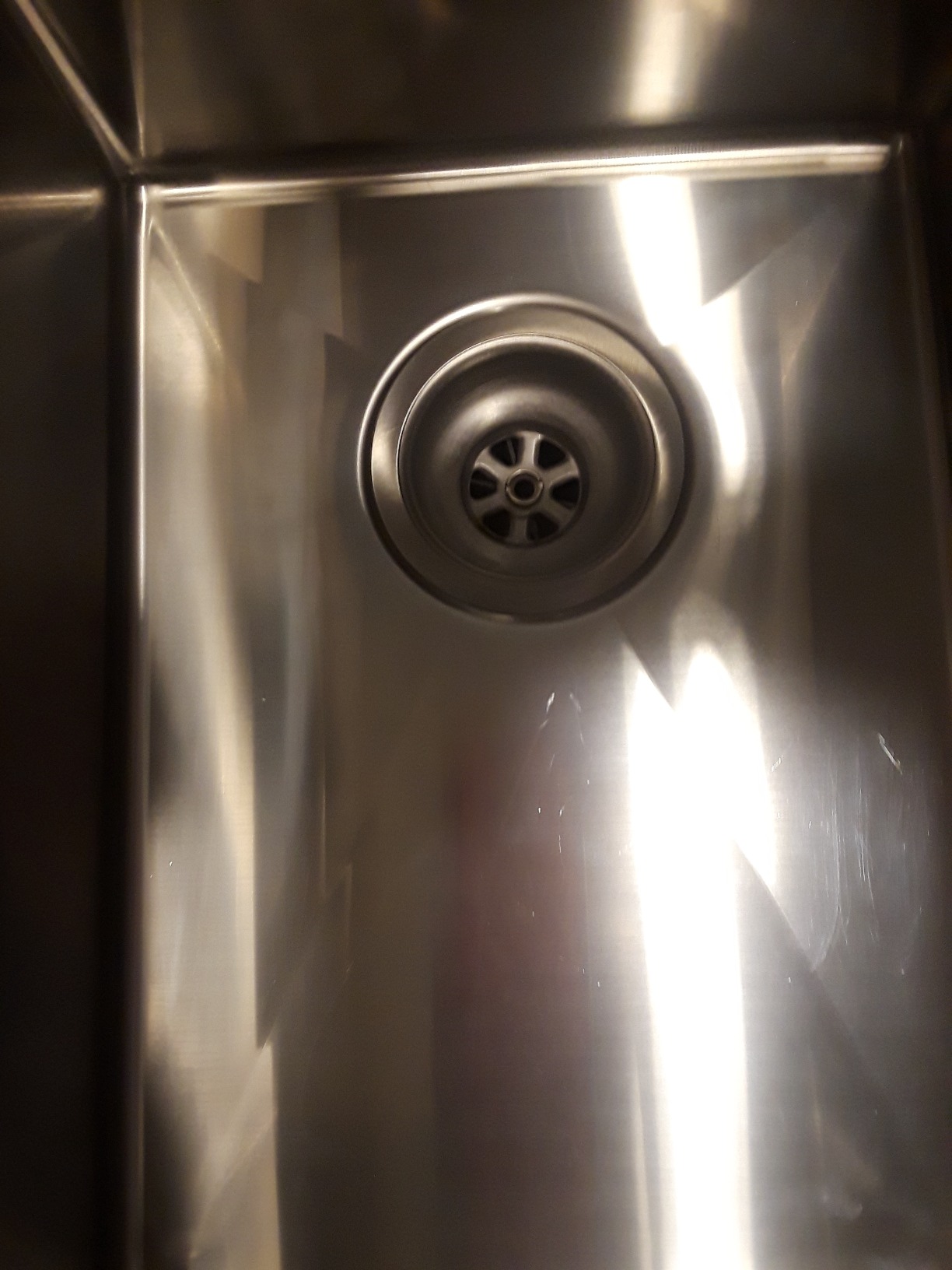 Kraus KHF200-33 Standart PRO Stainless Steel Sink 33 inch Farmhouse Apron Single Bowl 16 gauge Customer Review Kraus KHF200-33 Standart PRO Stainless Steel Sink 33 inch Farmhouse Apron Single Bowl 16 gauge - Customer Photo 5