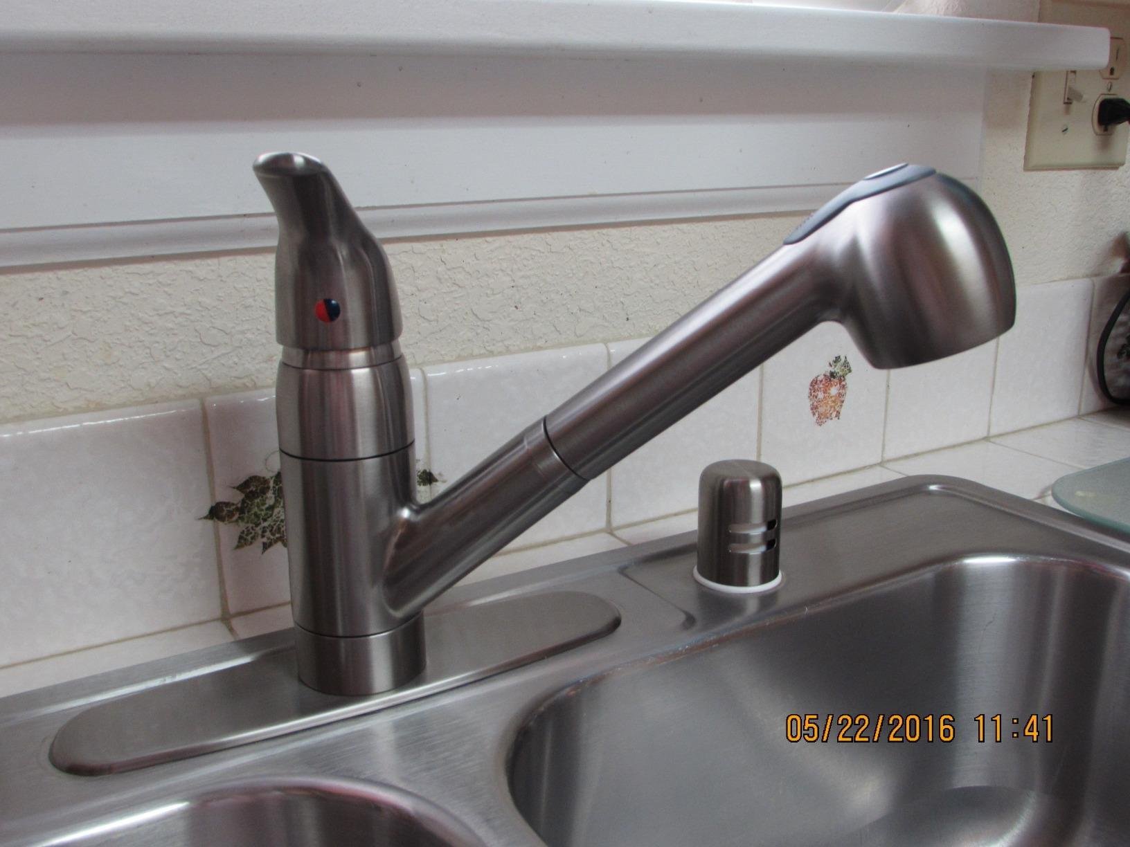 Pfister Pfirst Series Kitchen Sink Faucet with Pull Out Sprayer, Single Handle, Mid Arc, White Finish, G13310WW Customer Review Pfister Pfirst Series Kitchen Sink Faucet with Pull Out Sprayer, Single Handle, Mid Arc, White Finish, G13310WW - Customer Photo 1