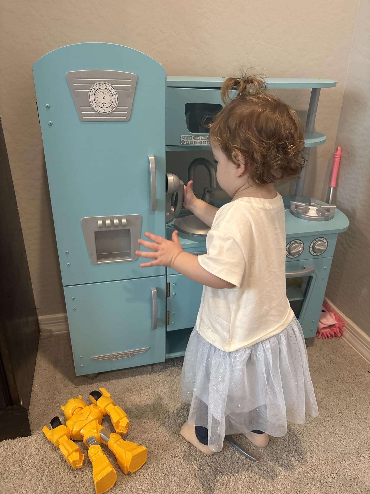 KidKraft Vintage Wooden Play Kitchen with Pretend Ice Maker and Play Phone, White customer photo 1