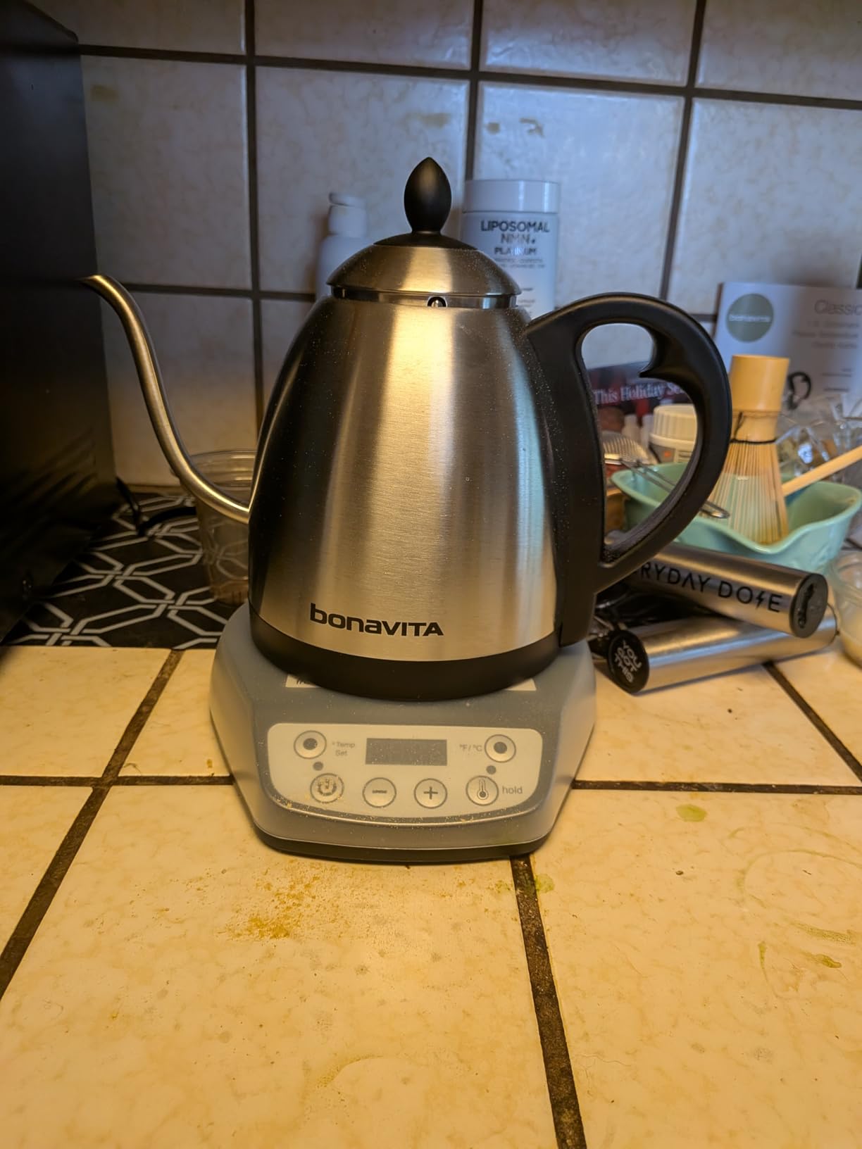 Bonavita 1L Digital Variable Temperature Gooseneck Electric Kettle for Coffee Brew and Tea Precise Pour Control, 6 Preset Temps, Cafe or Home Use, 1200 Watt, LED Panel, Stainless Steel - Customer Photo 1