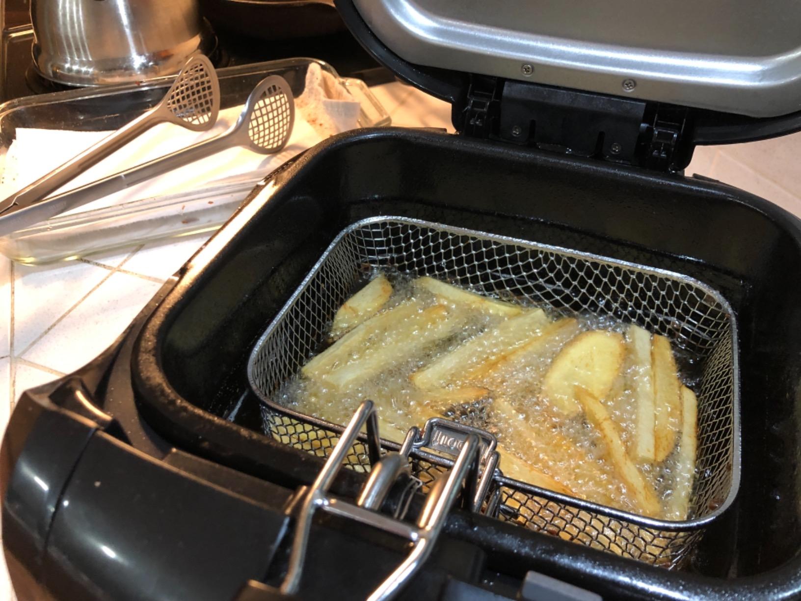 Hamilton Beach Cool Touch Electric Deep Fryer with Basket and Lid, 2 Liters / 8 Cups Oil Capacity, Adjustable Temperature, 1500 Watts for Fast Heat-up, Viewing Window Easy to Clean, Black (35021) Customer Review Hamilton Beach Cool Touch Electric Deep Fryer with Basket and Lid, 2 Liters / 8 Cups Oil Capacity, Adjustable Temperature, 1500 Watts for Fast Heat-up, Viewing Window Easy to Clean, Black (35021) - Customer Photo 2