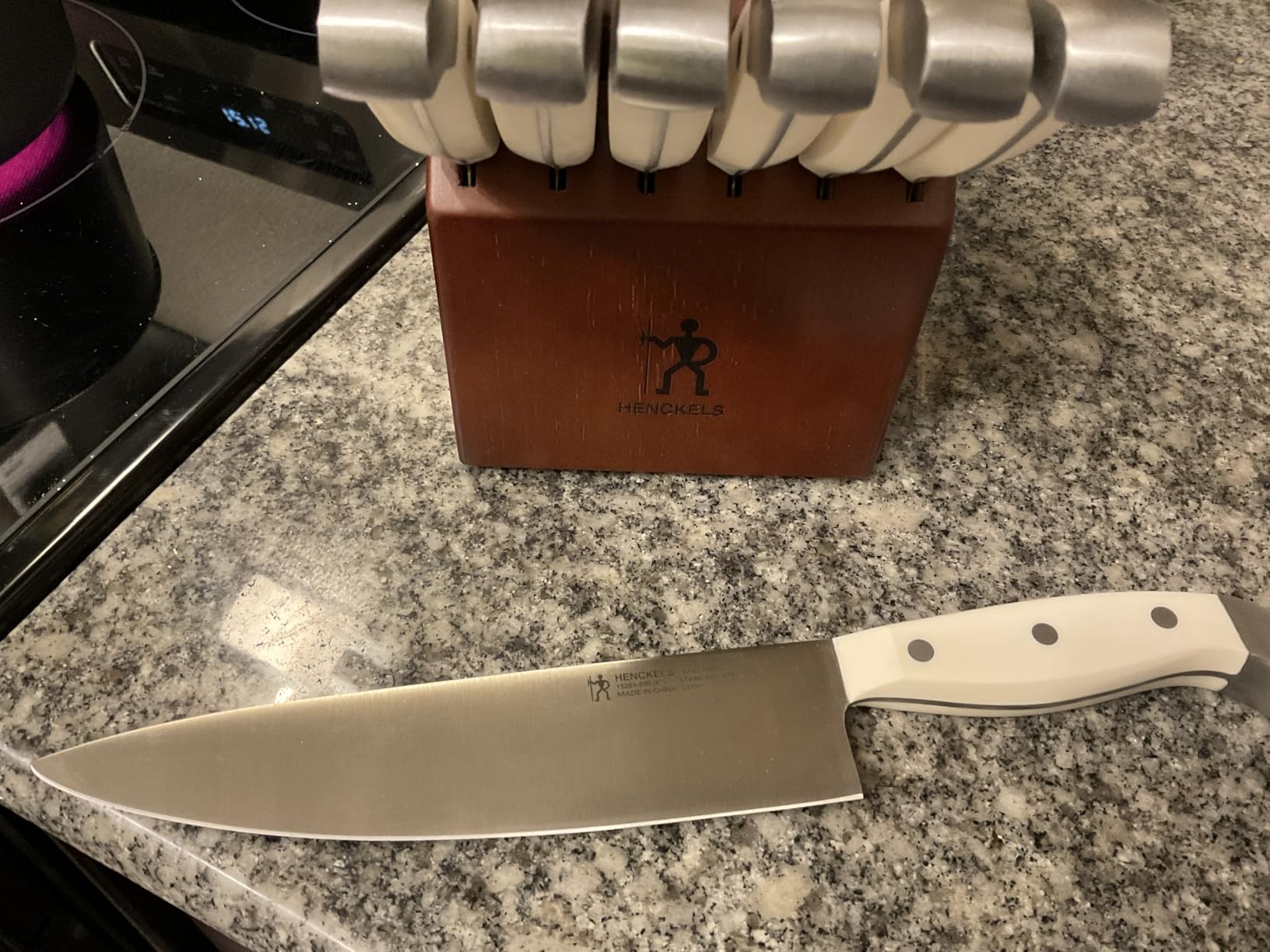 HENCKELS Statement Premium Quality 15-Piece Set with Block, Natural, Razor-Sharp, German Engineered Informed by 100+ Years of Mastery, Lightweight and Strong, Dishwasher Safe - Customer Photo 2