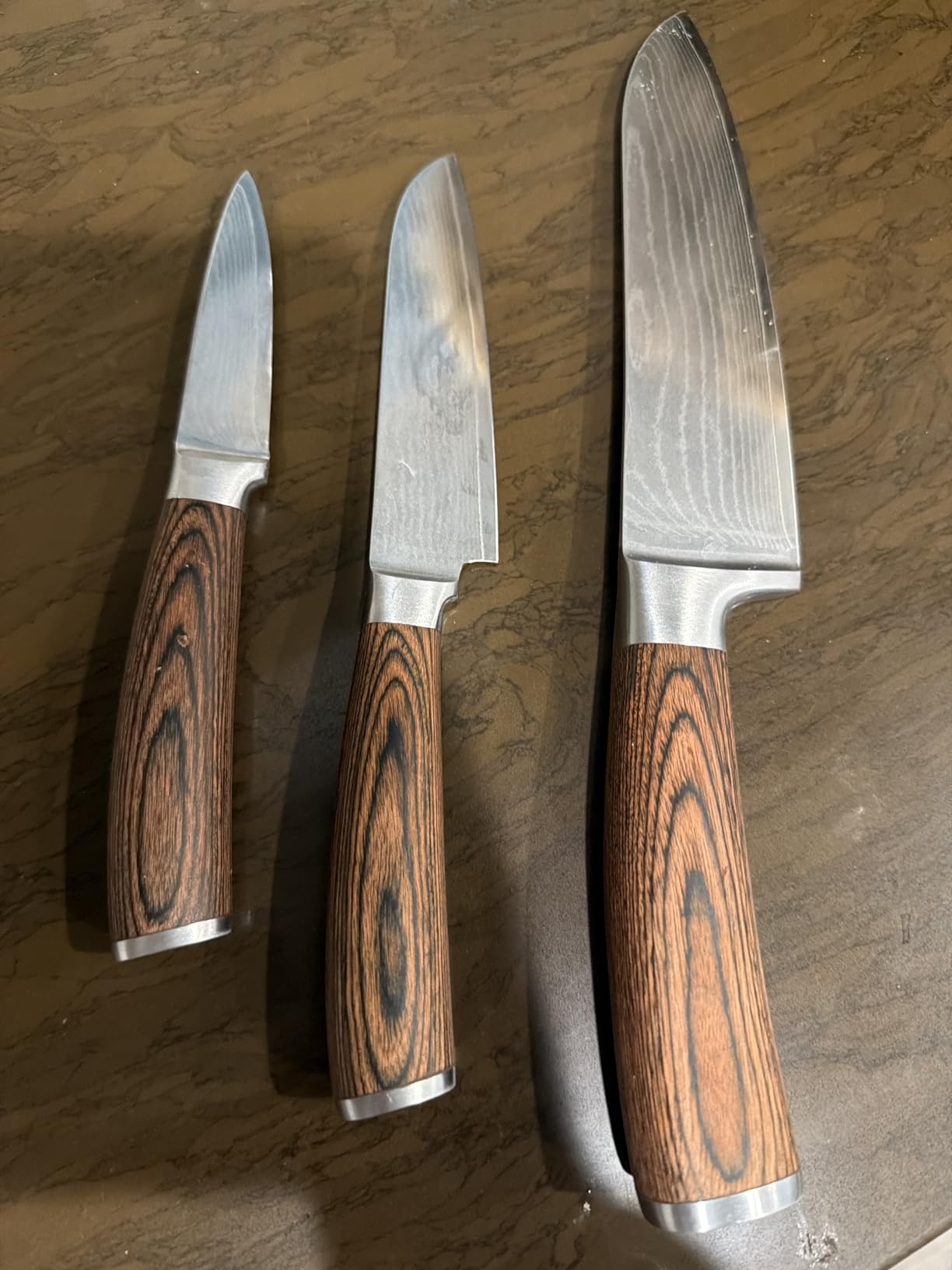 Wakoli EDIB 3-Piece Damascus Kitchen Knife Set in Wooden Gift Box, Razor Sharp Genuine Damascus Steel (VG10 Core), Includes Santoku, Small Santoku and Paring Knife, Ergonomic Pakkawood Handle - Customer Photo 2