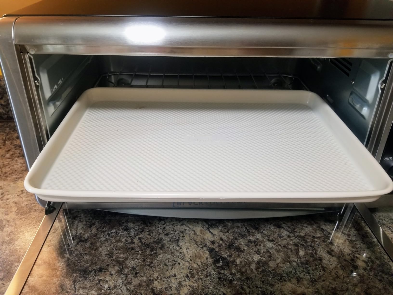 BLACK+DECKER TO3250XSBD 8-Slice Extra Wide Convection Countertop Toaster Oven, Includes Bake Pan, Broil Rack & Toasting Rack, Stainless Steel/Black Customer Review BLACK+DECKER TO3250XSBD 8-Slice Extra Wide Convection Countertop Toaster Oven, Includes Bake Pan, Broil Rack & Toasting Rack, Stainless Steel/Black - Customer Photo 3