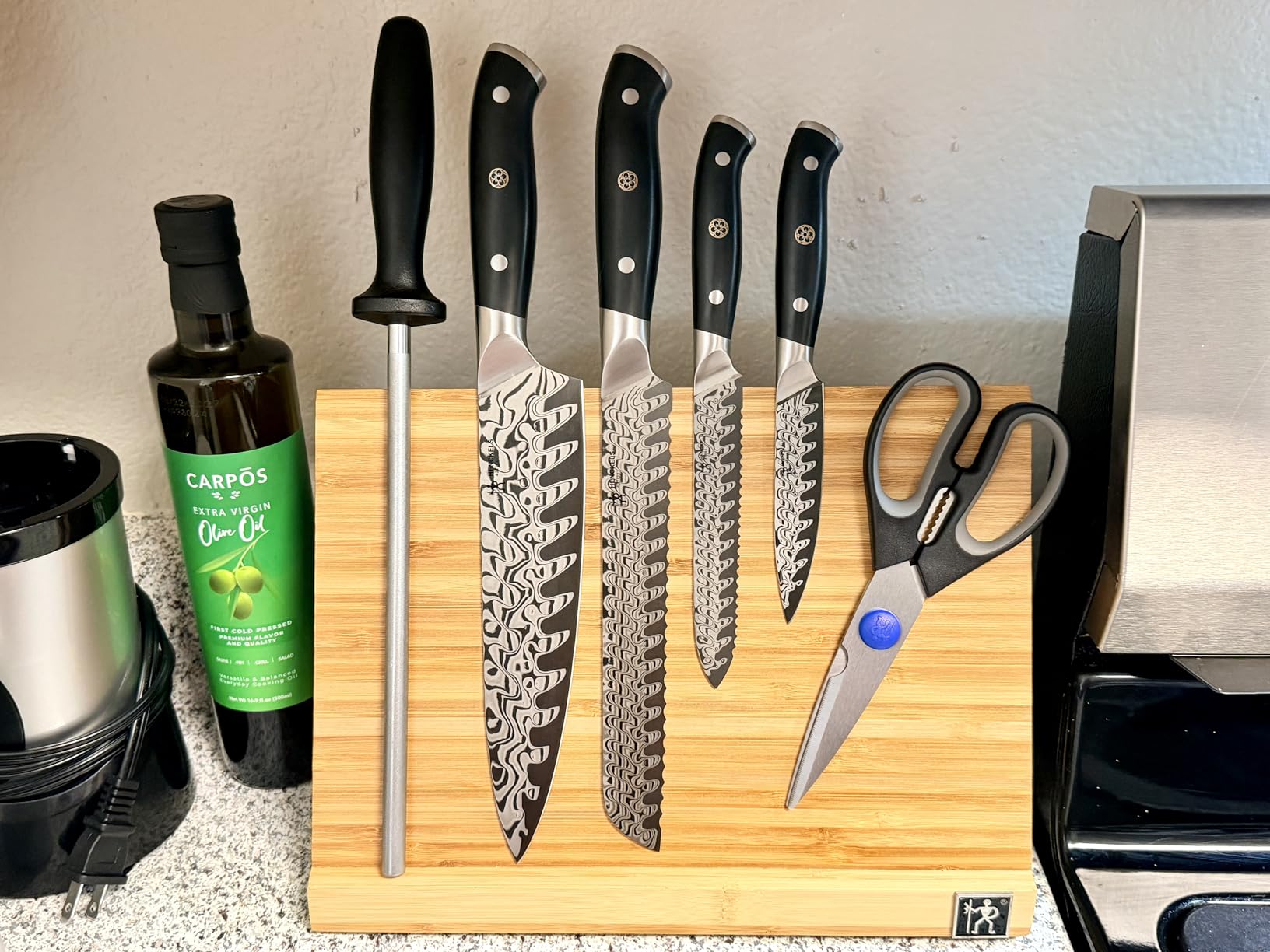 HENCKELS Statement Razor-Sharp 8-inch Bread Knife, Cake Knife, German Engineered Informed by 100+ Years of Mastery, Black - Customer Photo 2