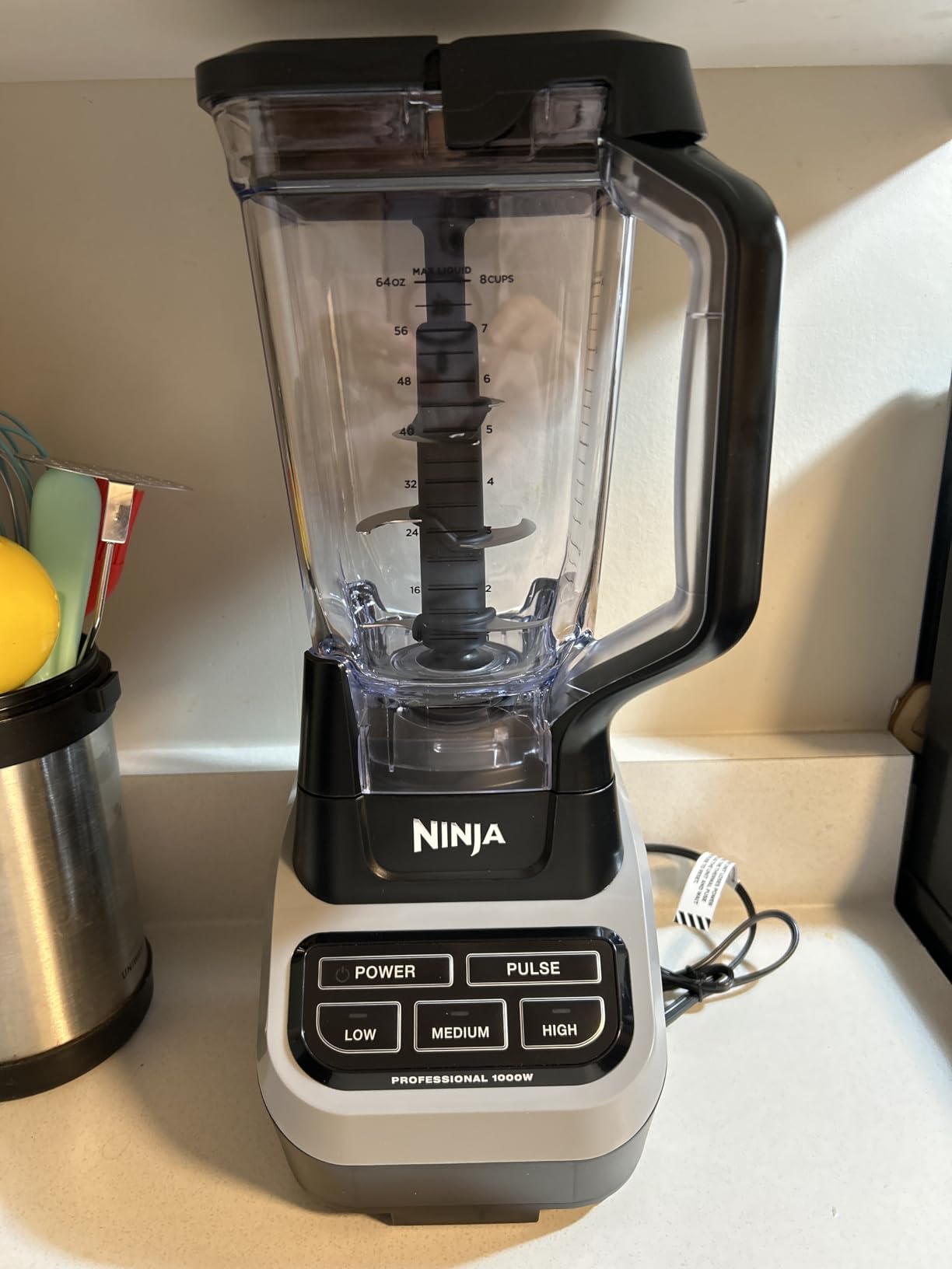 Ninja Professional Blender 1000W, Total Crushing Technology- Smoothies, Ice Crushing & Frozen Fruit, Full-Size Countertop Blender, 72-oz. Pitcher, Black & Grey, BL610 customer photo 1