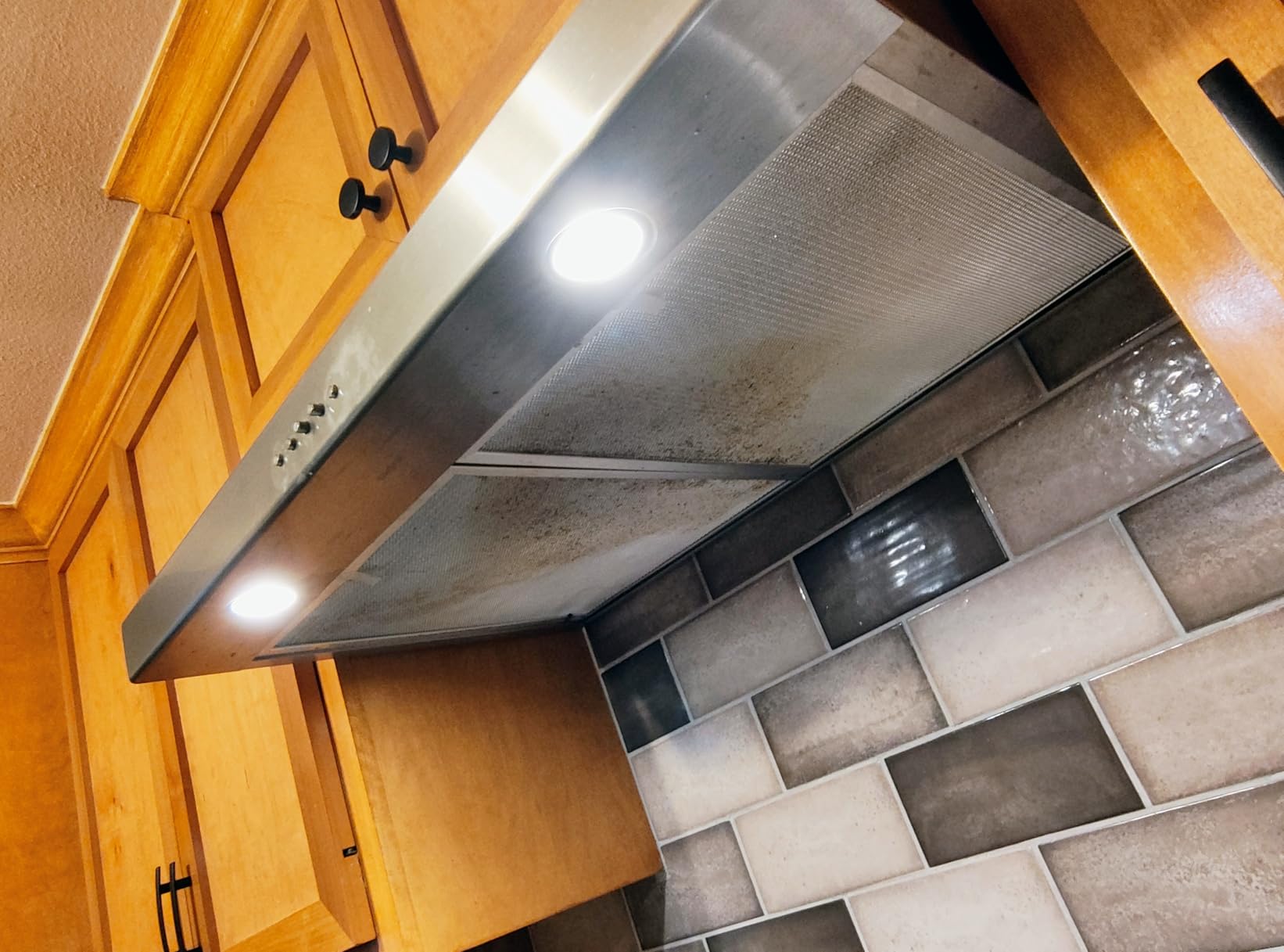 Broan-NuTone BCSQ130SS Three-Speed Glacier Under-Cabinet Range Hood with LED Lights ADA Capable, 1.5 Sones, 375 Max Blower CFM, 30-Inch, Stainless Steel Customer Review Broan-NuTone BCSQ130SS Three-Speed Glacier Under-Cabinet Range Hood with LED Lights ADA Capable, 1.5 Sones, 375 Max Blower CFM, 30-Inch, Stainless Steel - Customer Photo 2