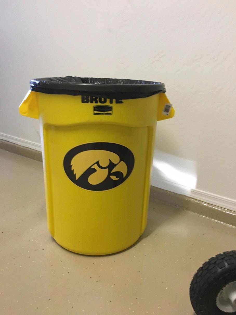 Rubbermaid Commercial Products BRUTE 32G Yellow Vented Trash Container, for Landscapers/Construction Sites/Restaurants/Back of House/Offices/Warehouses/Commercial Environments Customer Review Rubbermaid Commercial Products BRUTE 32G Yellow Vented Trash Container, for Landscapers/Construction Sites/Restaurants/Back of House/Offices/Warehouses/Commercial Environments - Customer Photo 1