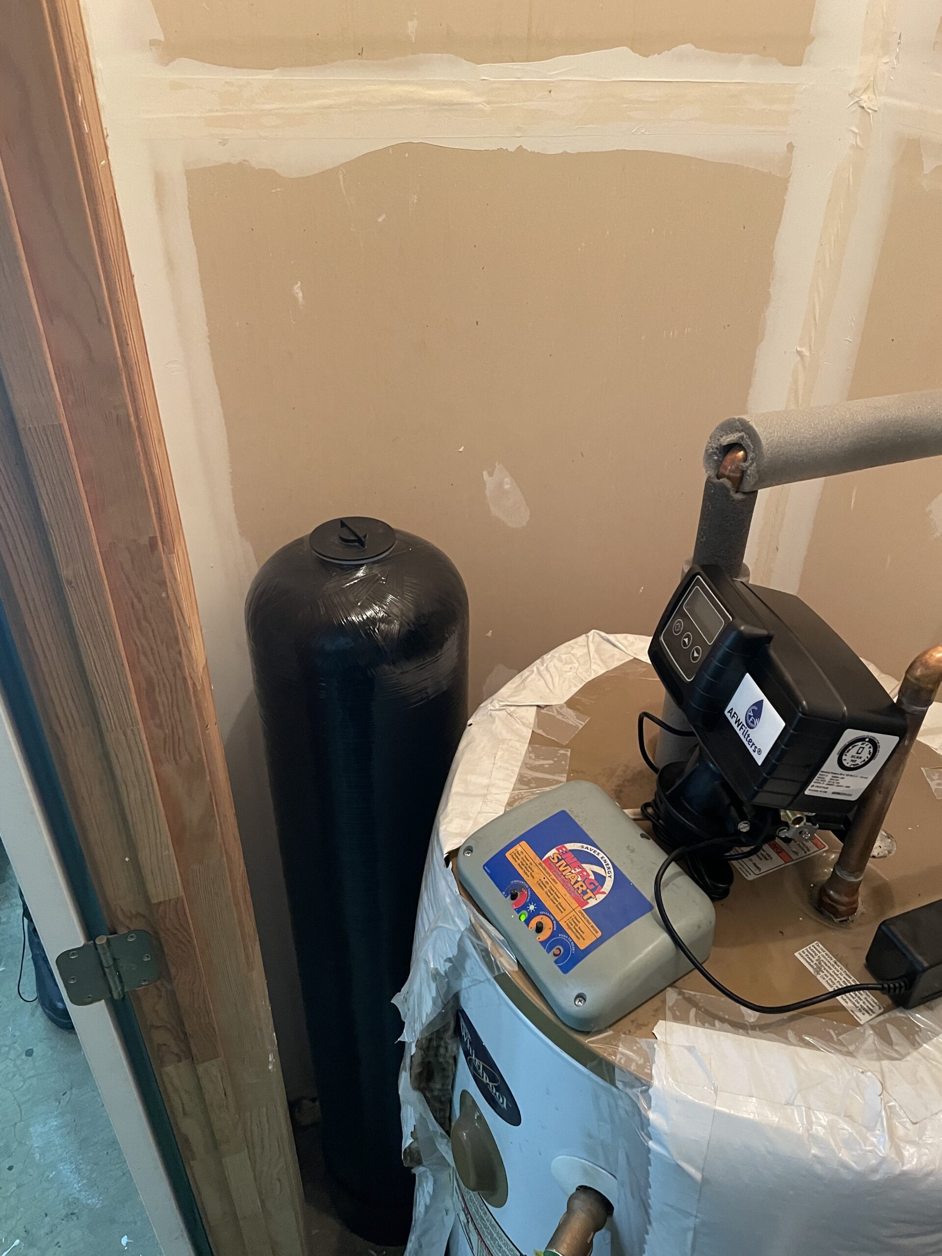 DURAWATER Fleck 5600 SXT Whole House Water Softener 48,000 Grains Ships Loaded with Resin in Tank, Black Customer Review DURAWATER Fleck 5600 SXT Whole House Water Softener 48,000 Grains Ships Loaded with Resin in Tank, Black - Customer Photo 4