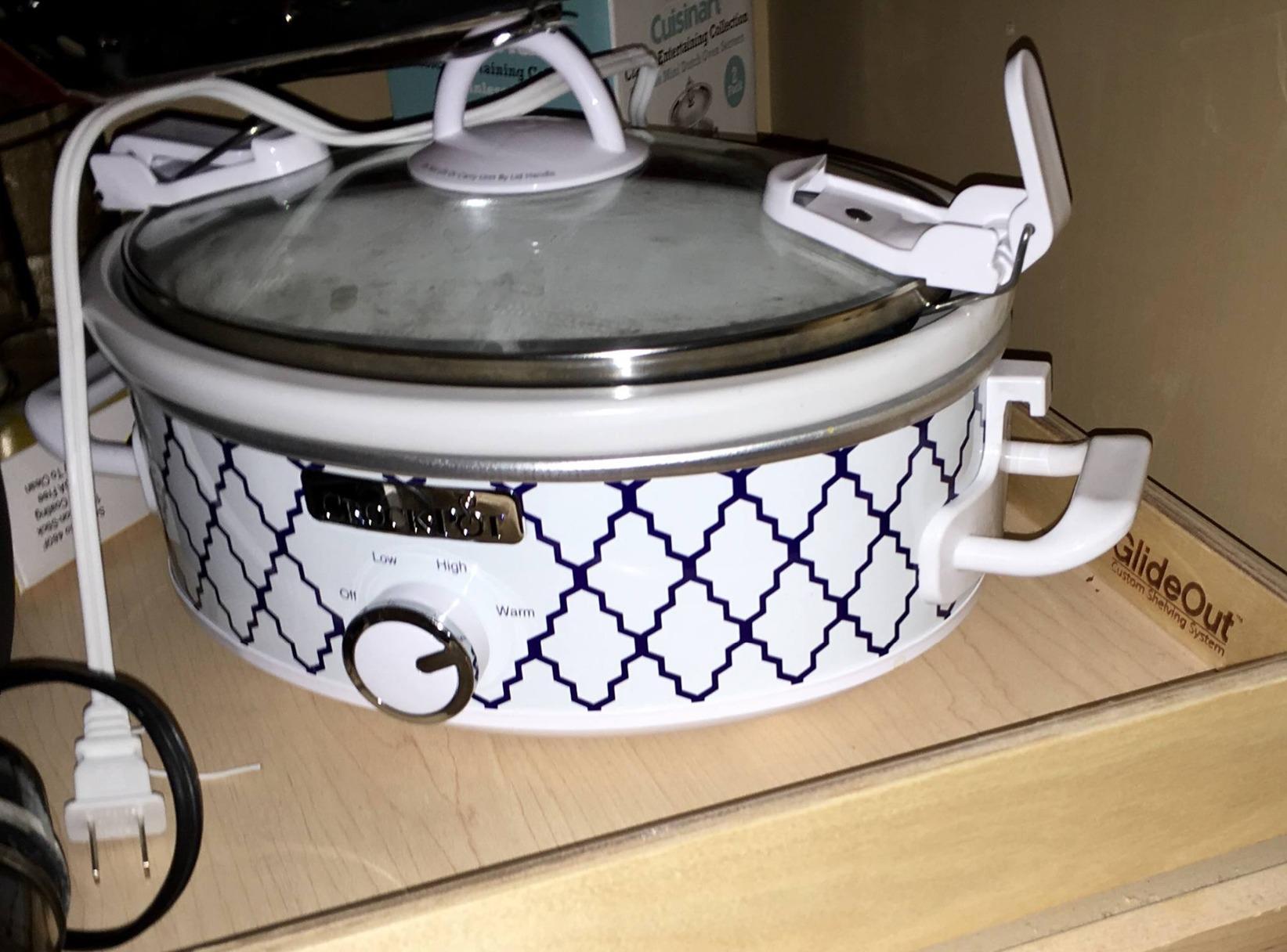 Crock-Pot Small 2.5 Quart Casserole Slow Cooker in White/Blue, Enjoy Eye-Catching Quick Meals, Durable and Compact - Customer Photo 5
