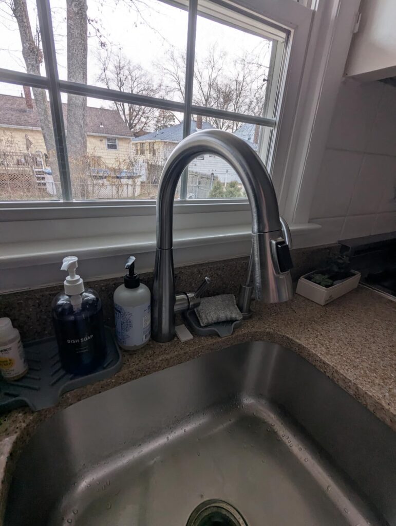 Delta Essa Brushed Nickel Kitchen Faucet with Pull Down Sprayer, Modern Single Hole Kitchen Sink Faucet, Single Handle, Arctic Stainless 9113-AR-DST Customer Review Best Kitchen Faucets