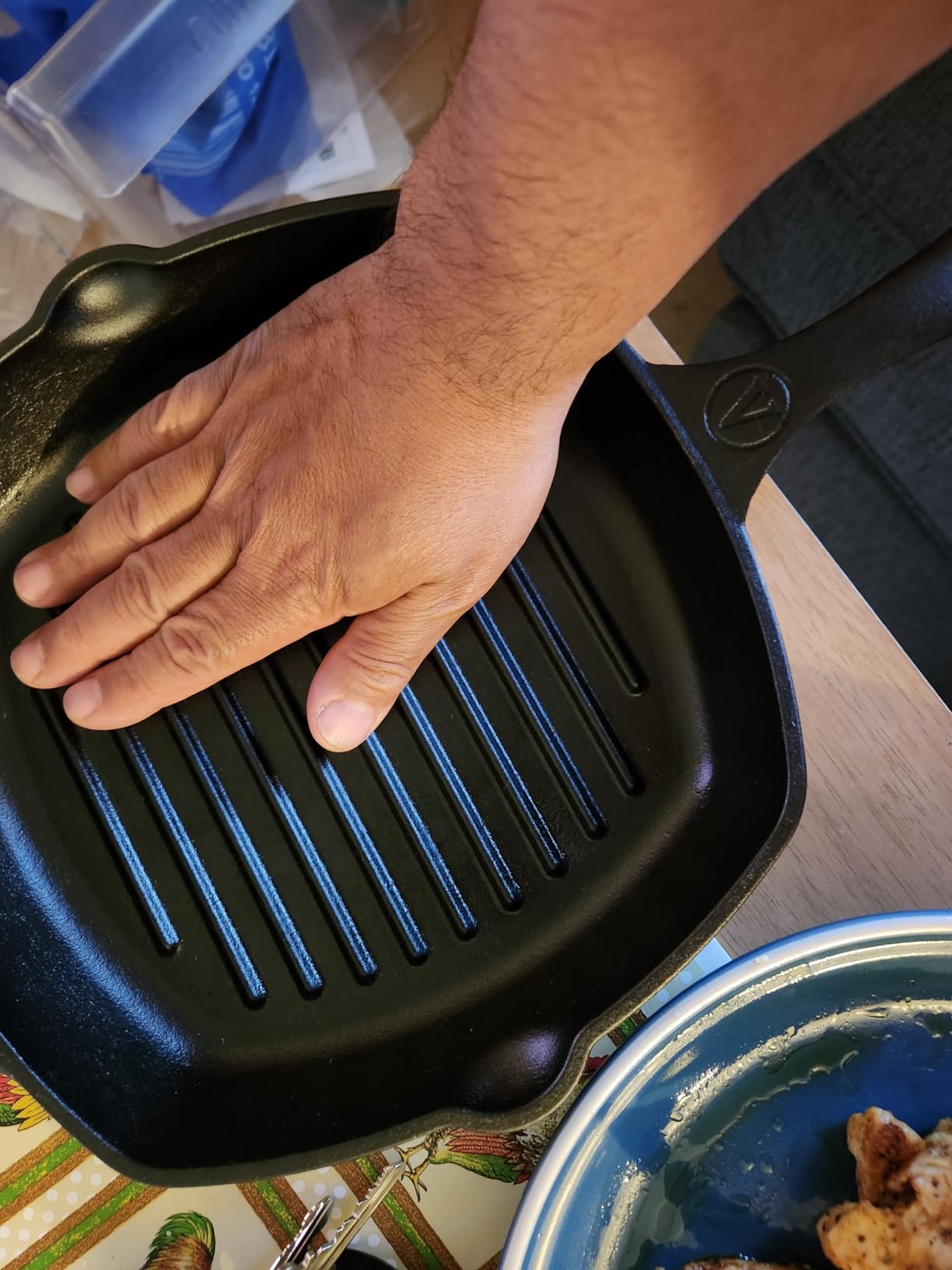 Victoria Cast Iron Grill Pan, Square Grill Pan, Cast Iron Griddle Pan, Seasoned with 100% Kosher-Certified, Non-GMO Flaxseed Oil, Black, 10 Inches Customer Review Victoria Cast Iron Grill Pan, Square Grill Pan, Cast Iron Griddle Pan, Seasoned with 100% Kosher-Certified, Non-GMO Flaxseed Oil, Black, 10 Inches - Customer Photo 2