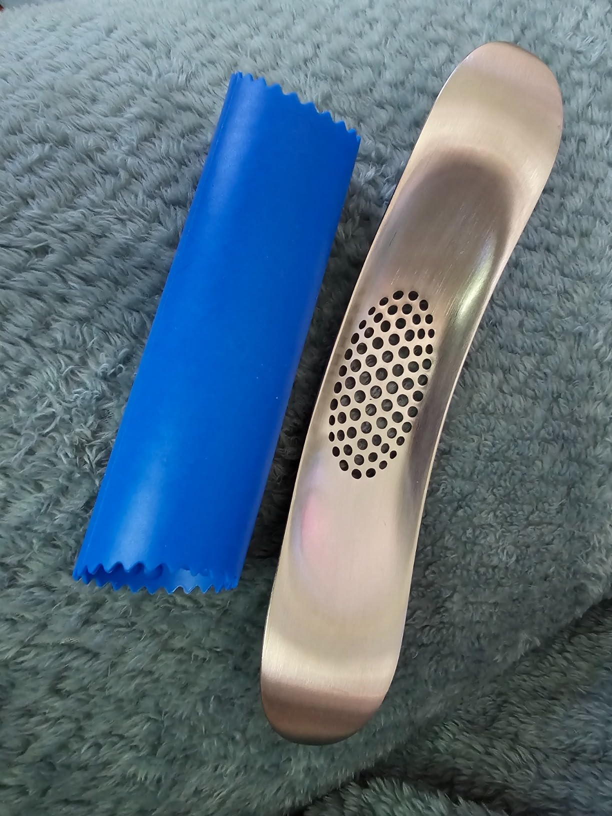 Joseph Joseph Garlic Rocker Crusher Mincer Press Dishwasher Safe, Stainless Steel Customer Review Joseph Joseph Garlic Rocker Crusher Mincer Press Dishwasher Safe, Stainless Steel - Customer Photo 2