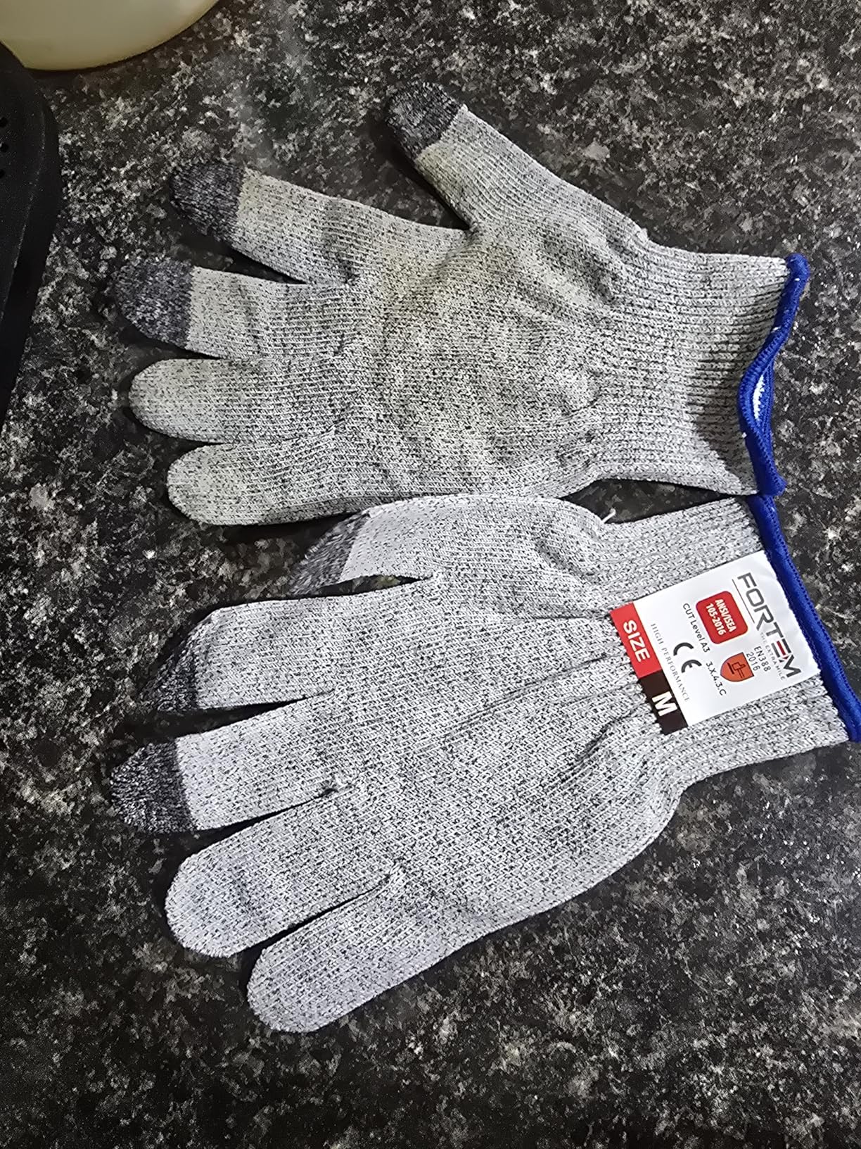 FORTEM Cut Resistant Gloves, 4x, Level 5 Protection Cutting Gloves For Oyster Shucking, Kitchen Work, Food Grade - Customer Photo 1