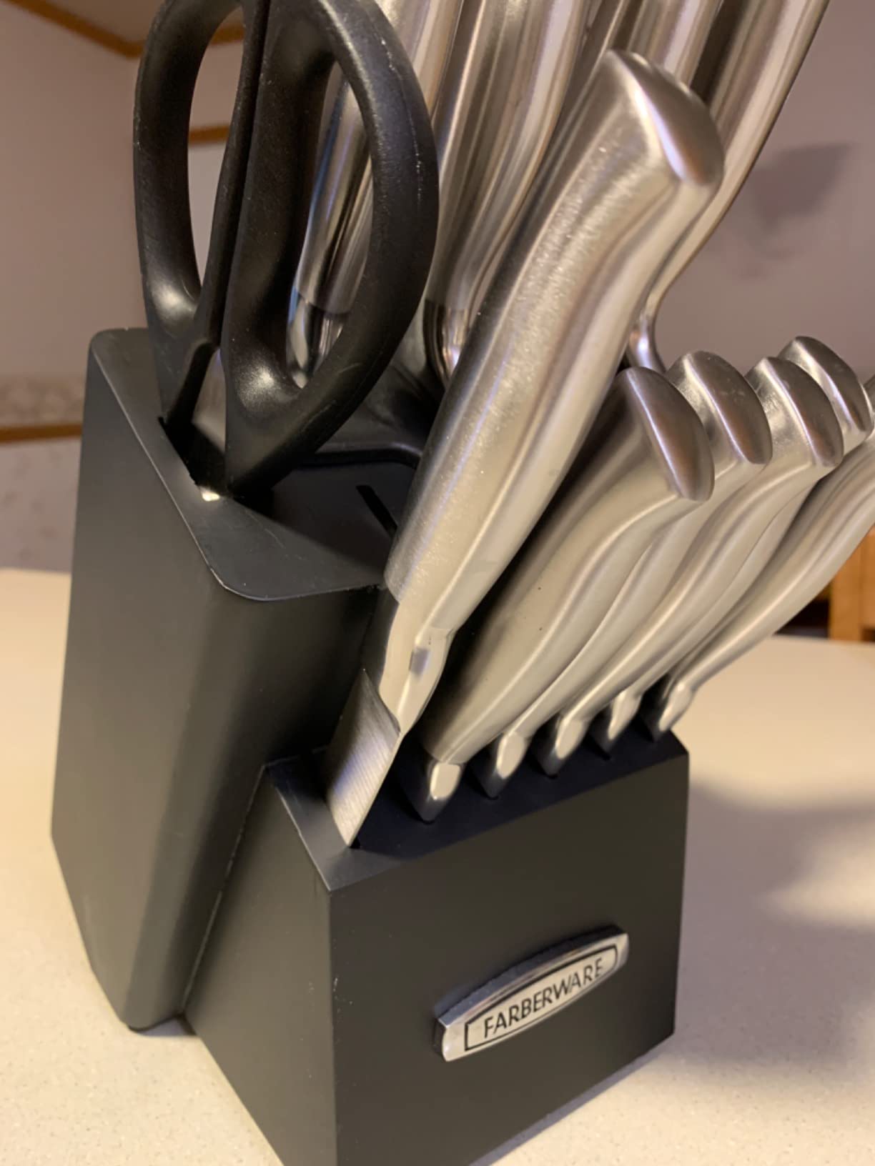 Farberware Self-Sharpening 13-Piece Knife Block Set with EdgeKeeper Technology, High Carbon-Stainless Steel Kitchen Knives, Razor-Sharp Knife Set with Wood Block, Black Customer Review Farberware Self-Sharpening 13-Piece Knife Block Set with EdgeKeeper Technology, High Carbon-Stainless Steel Kitchen Knives, Razor-Sharp Knife Set with Wood Block, Black - Customer Photo 1
